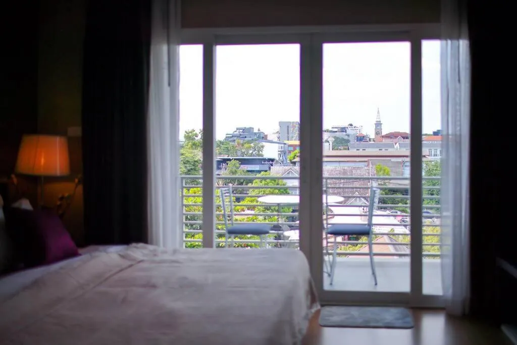Bed in Luxury Living in heart of Nimman