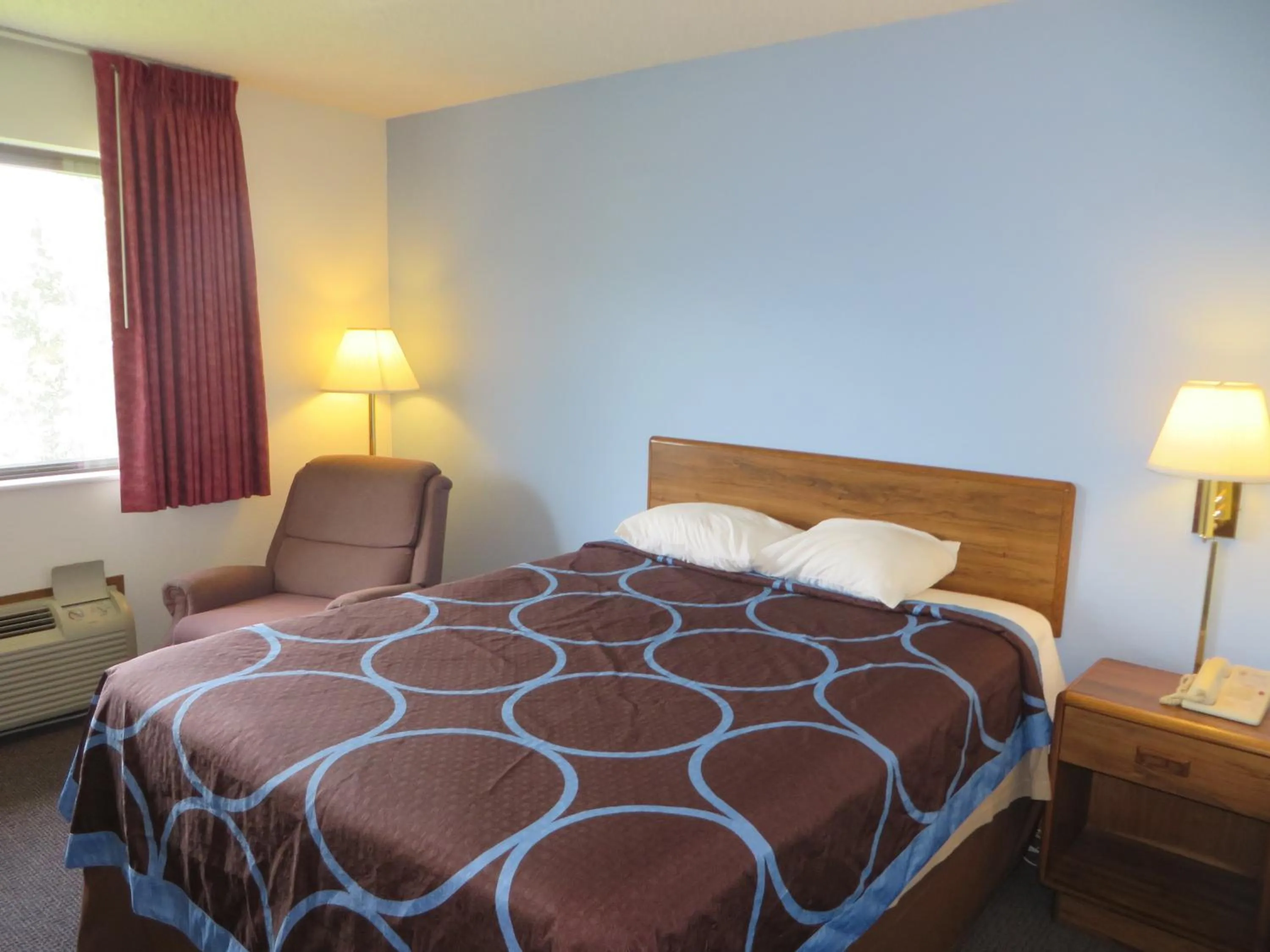 Bed in Super 8 by Wyndham Centerville