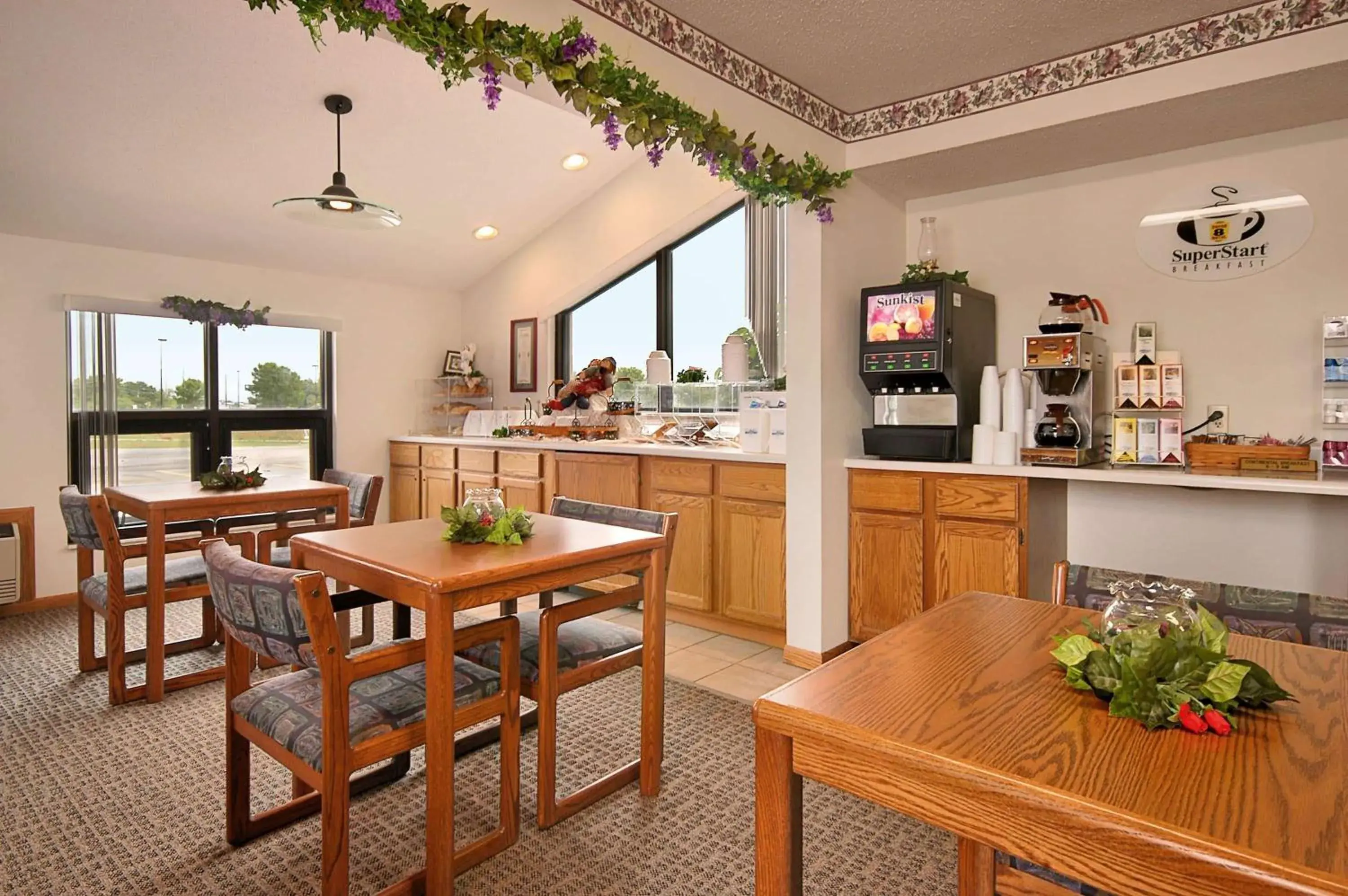 Property building in Super 8 by Wyndham Centerville Property building in Super 8 by Wyndham Centerville