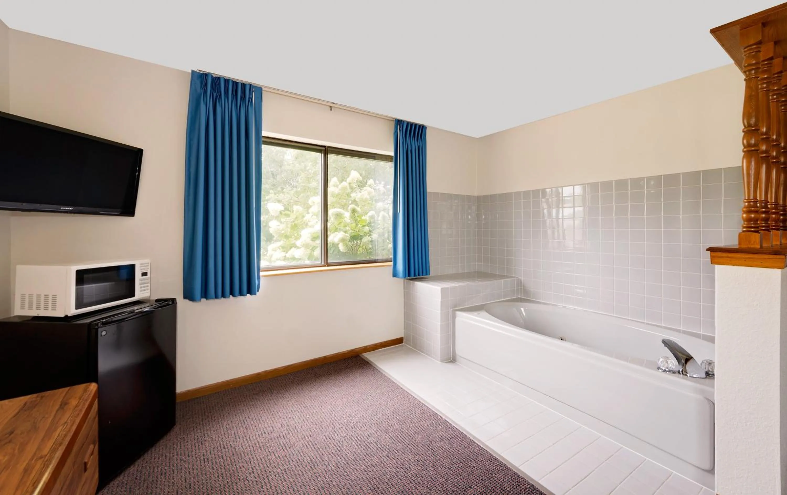 Bed in Super 8 by Wyndham Centerville