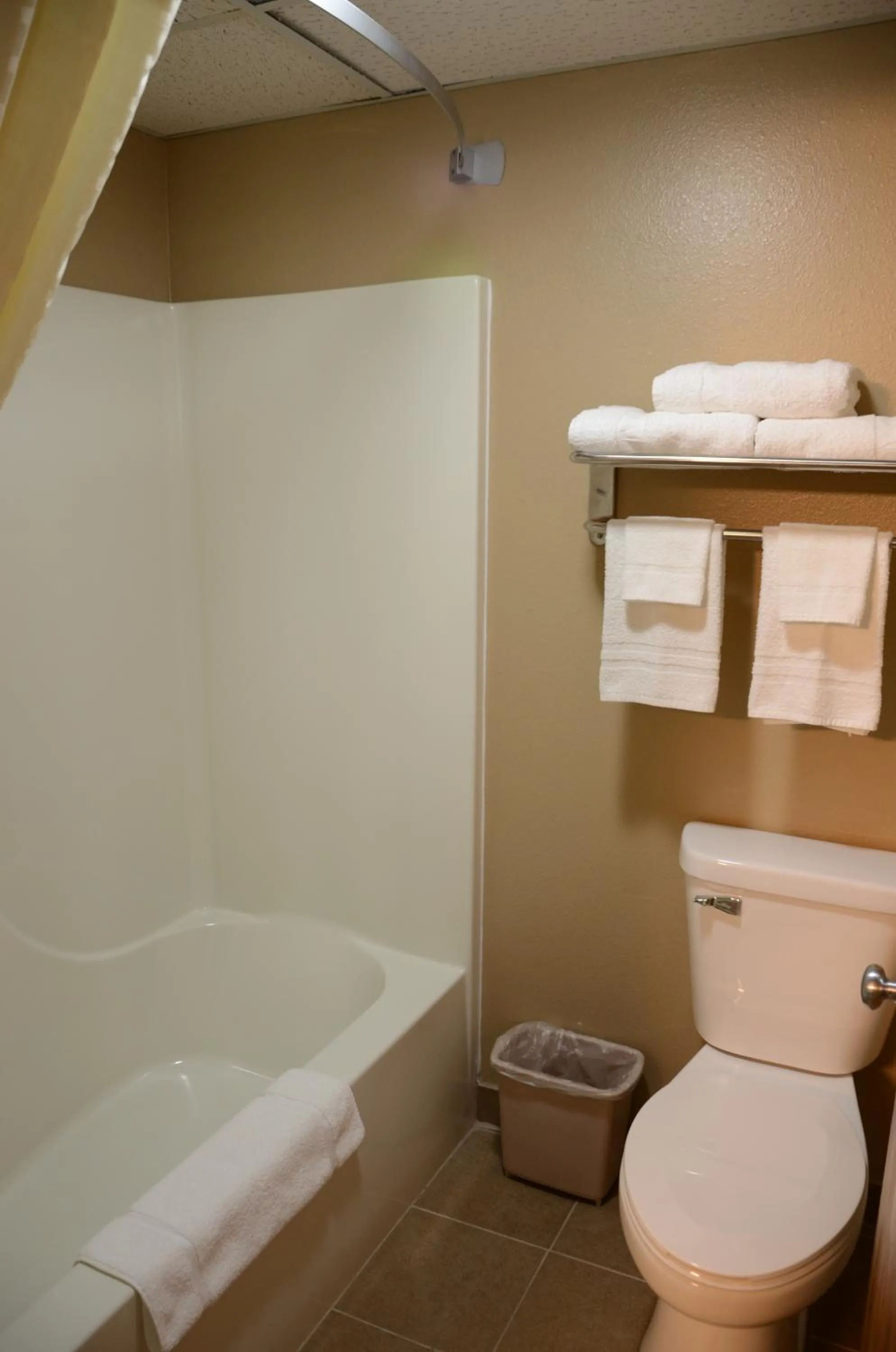Bathroom in Super 8 by Wyndham Centerville