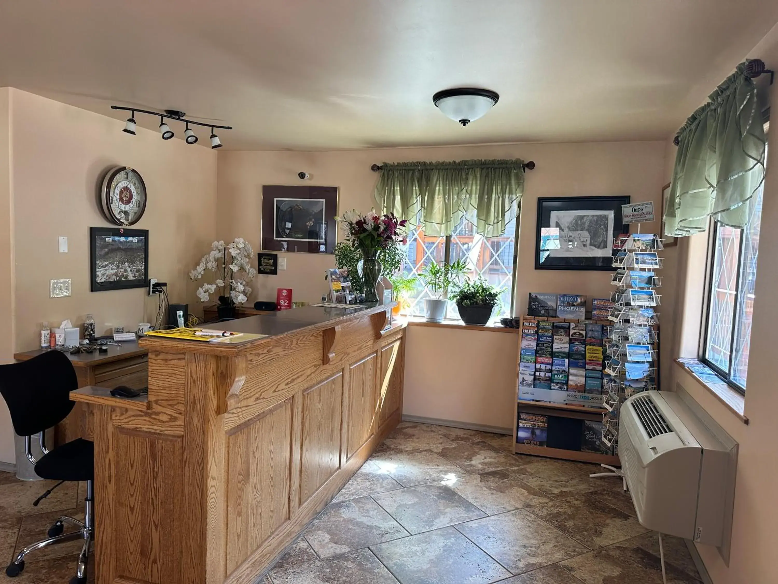 Lobby or reception in Matterhorn Inn Ouray Lobby or reception in Matterhorn Inn Ouray