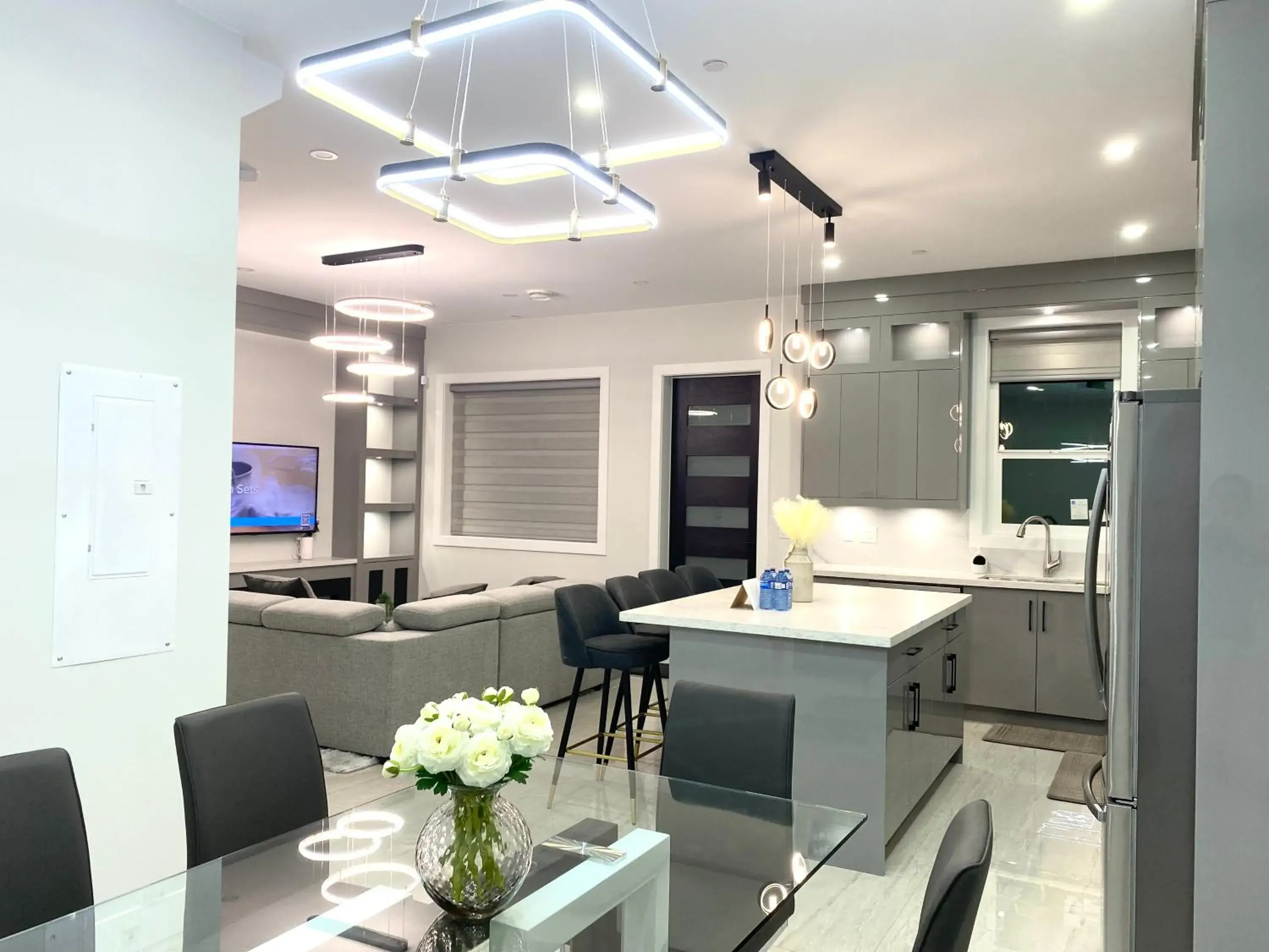 Modern and New house near PNE with Big Garden and Free Parking Modern and New house near PNE with Big Garden and Free Parking