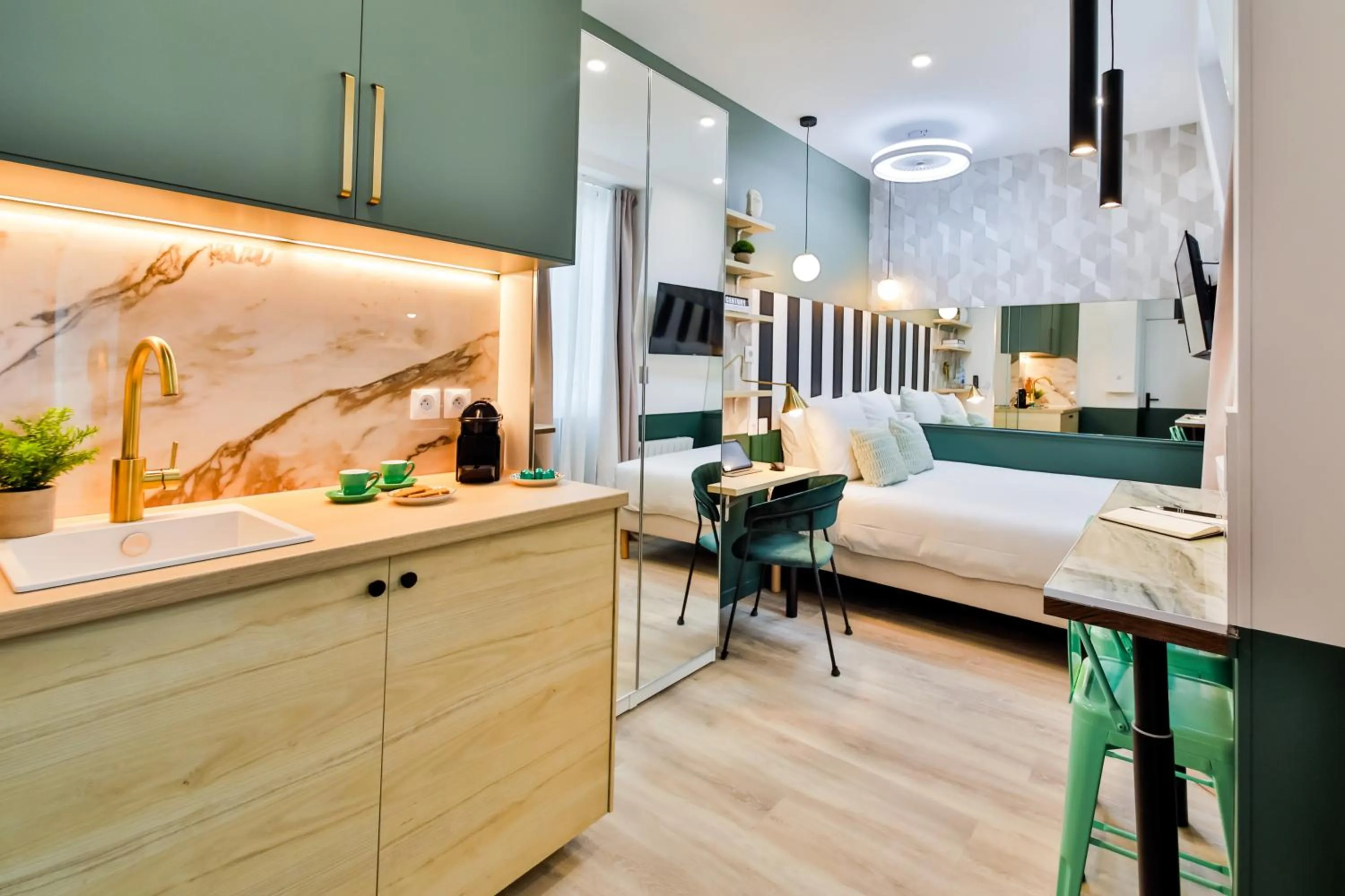 Kitchen or kitchenette, Bed in WS Louvre - Casanova