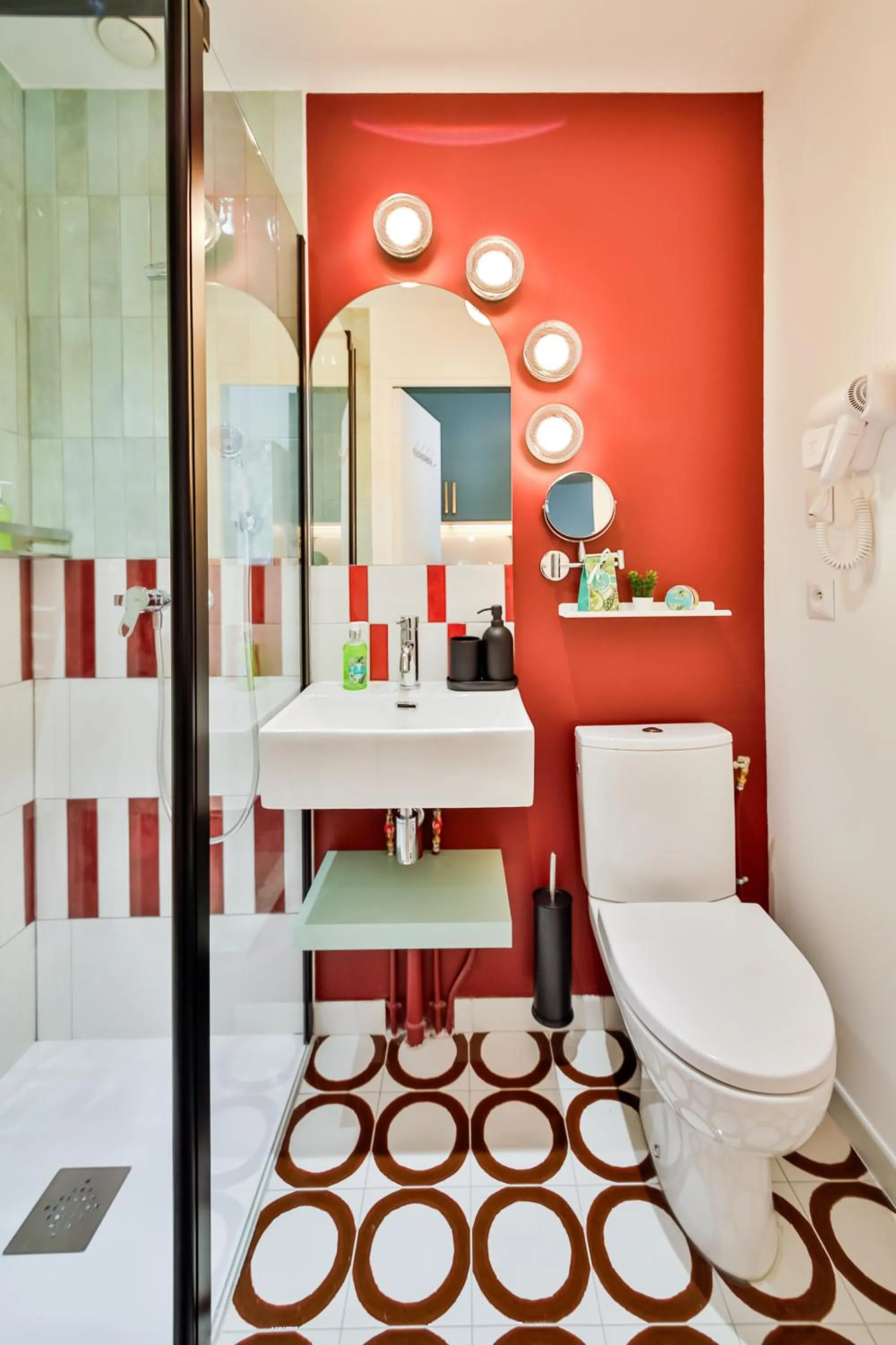 Shower in WS Louvre - Casanova