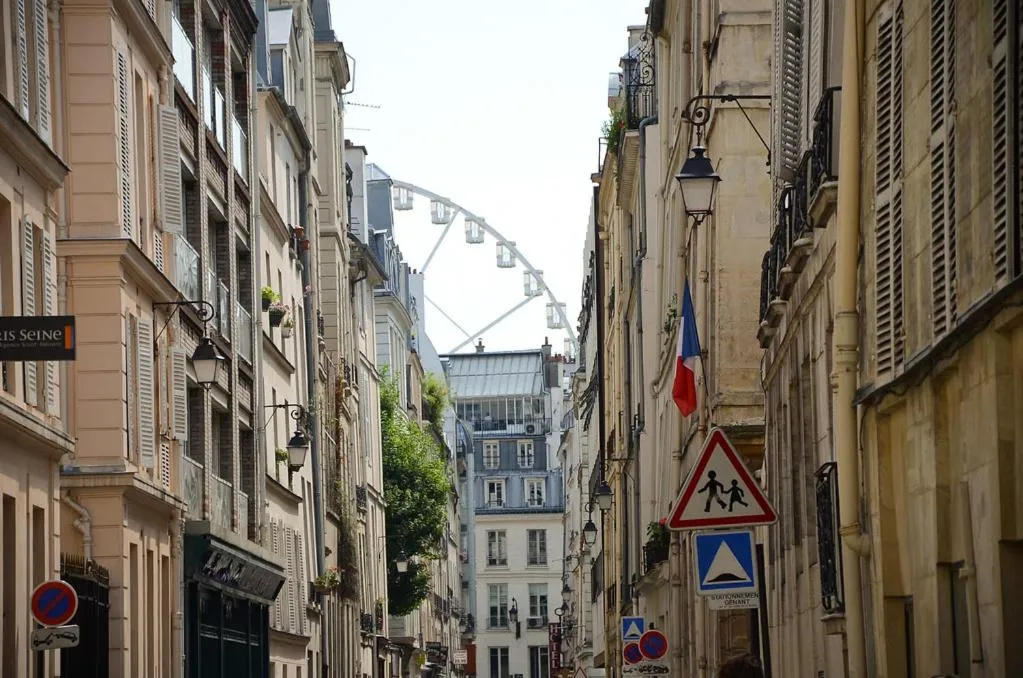 City view in WS Louvre - Casanova