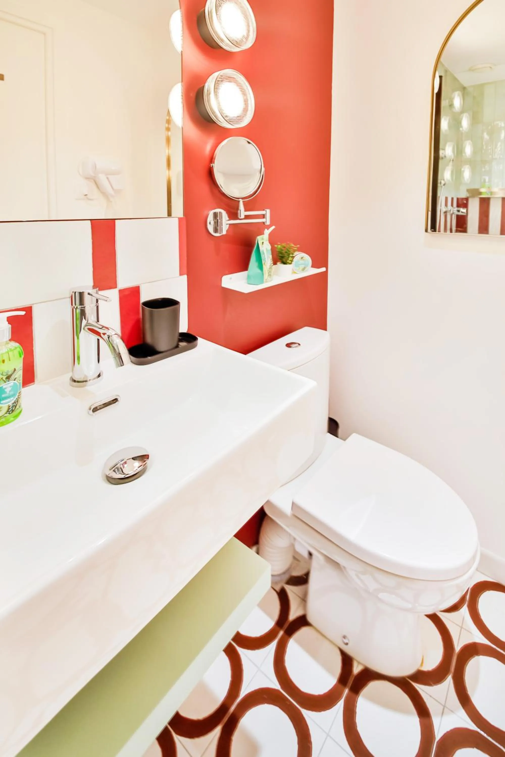 Toilet in WS Louvre - Casanova