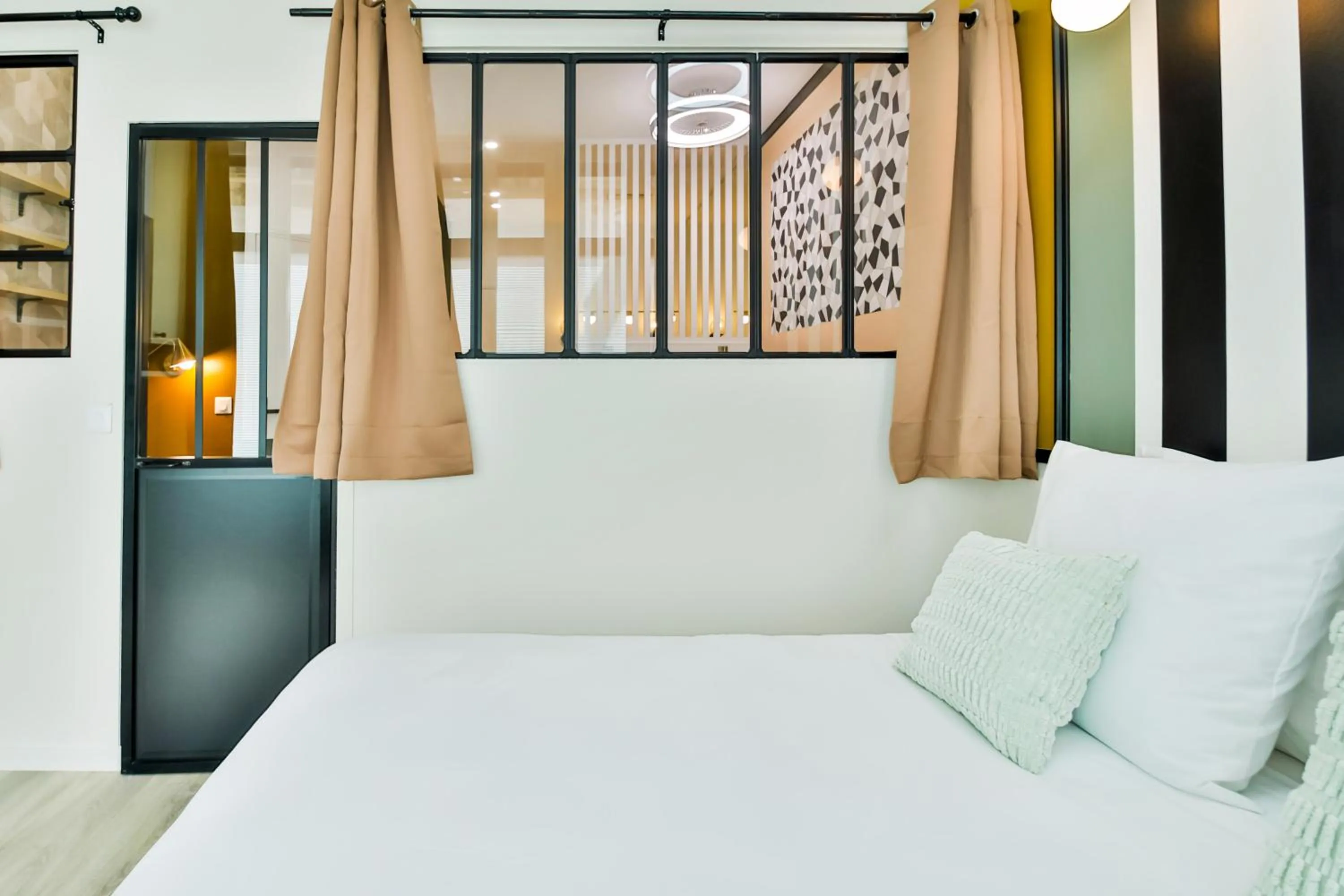 Bedroom, Bed in WS Louvre - Casanova