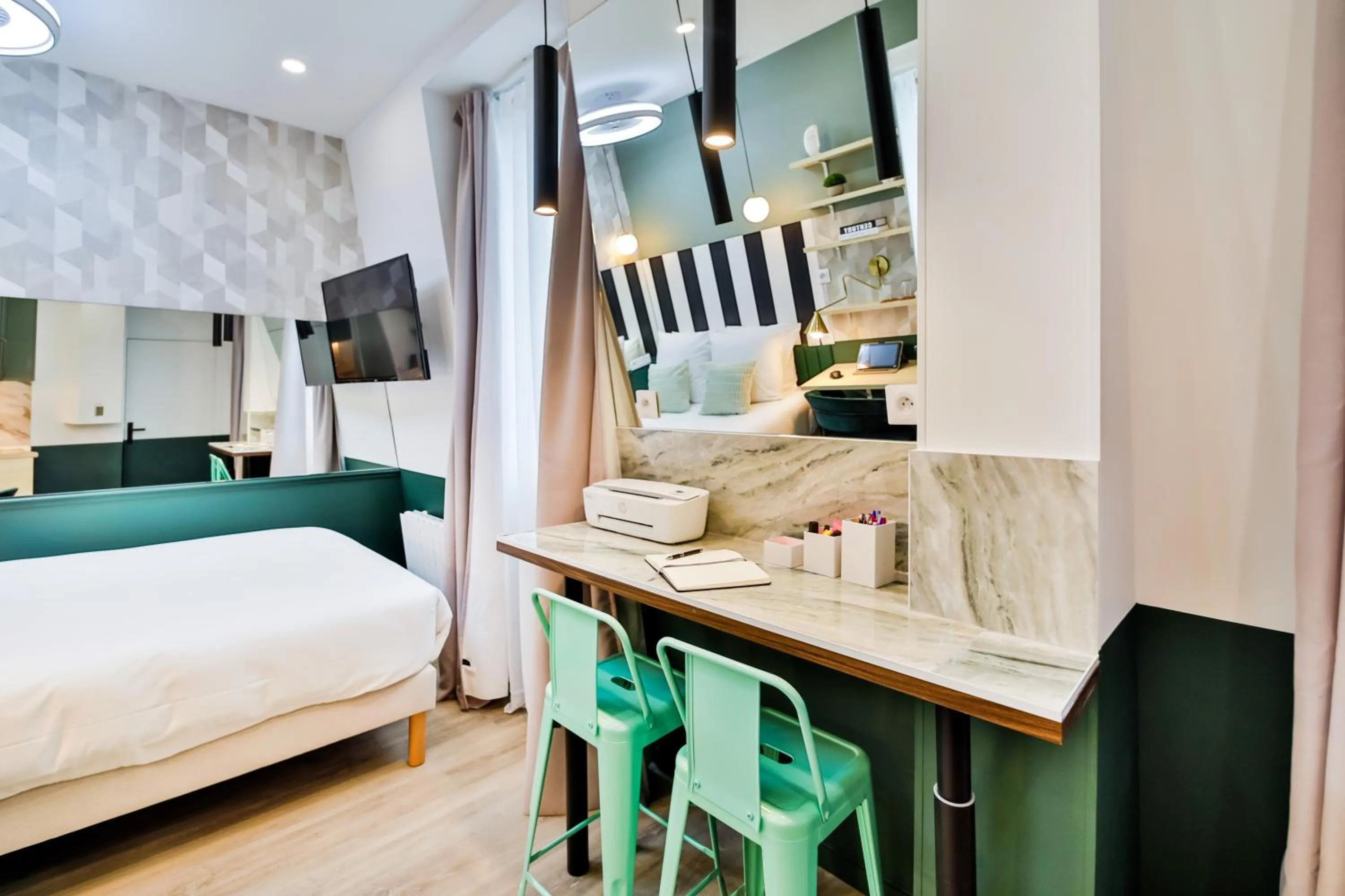 Kitchen or kitchenette, Bed in WS Louvre - Casanova