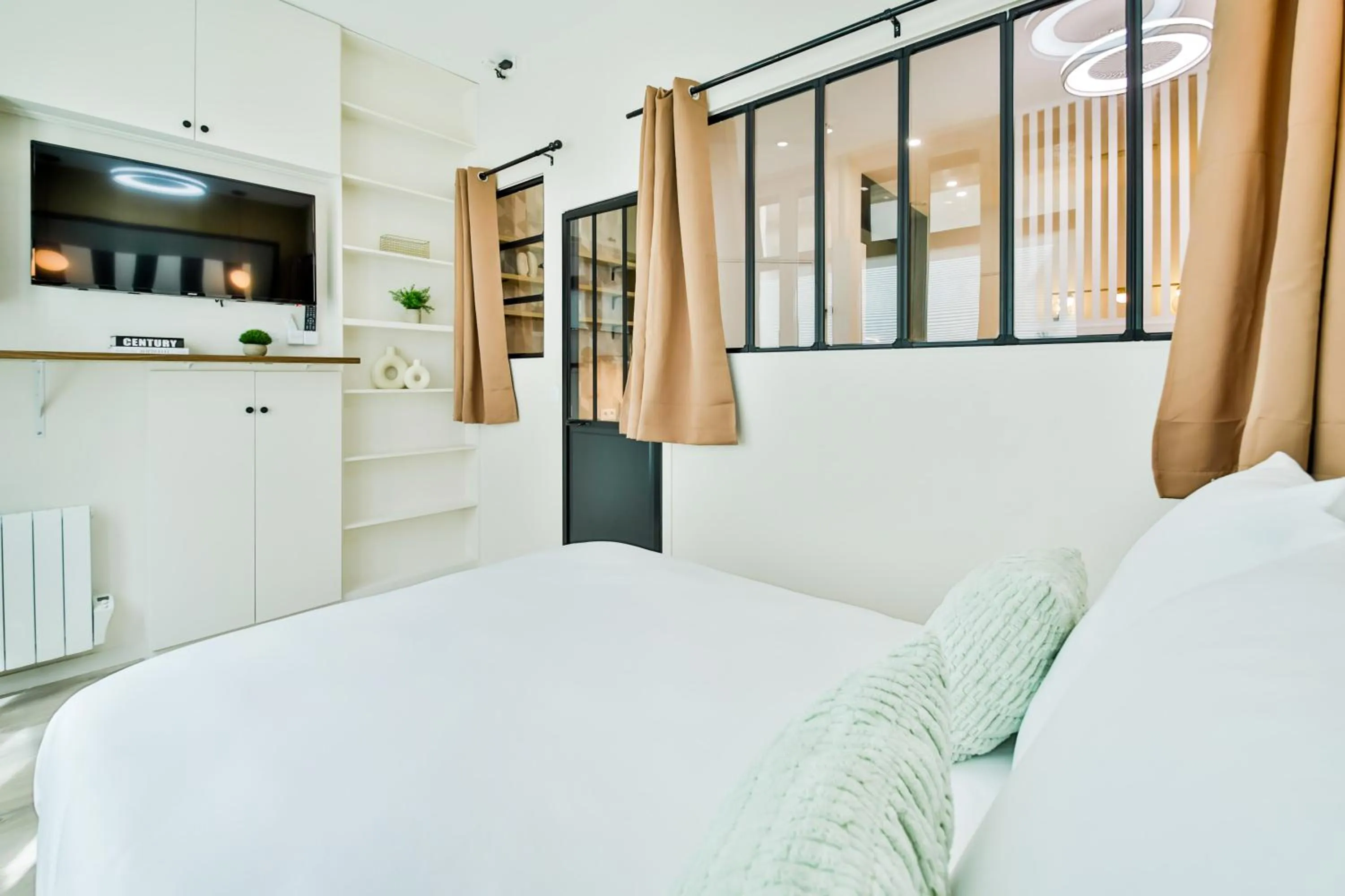 Bedroom, Bed in WS Louvre - Casanova