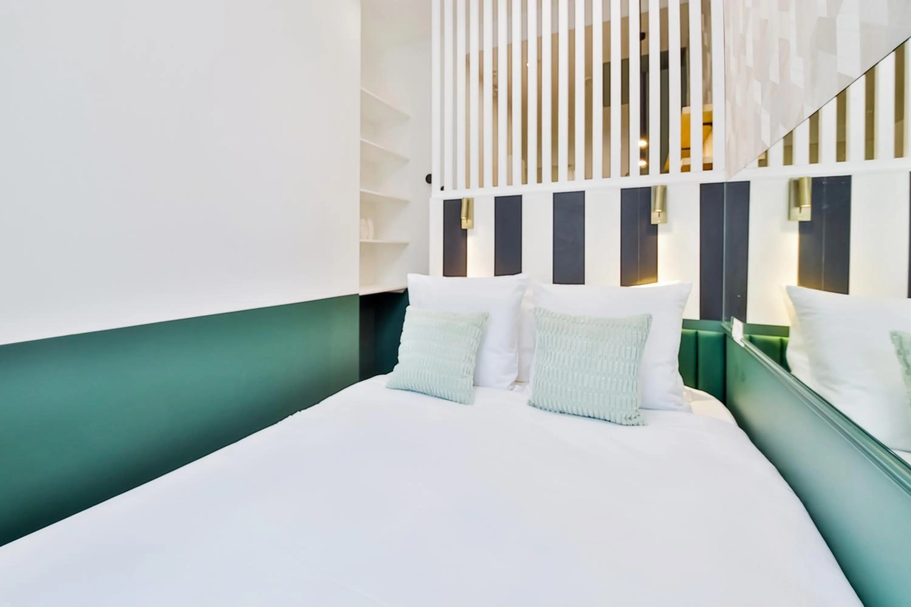 Bed in WS Louvre - Casanova