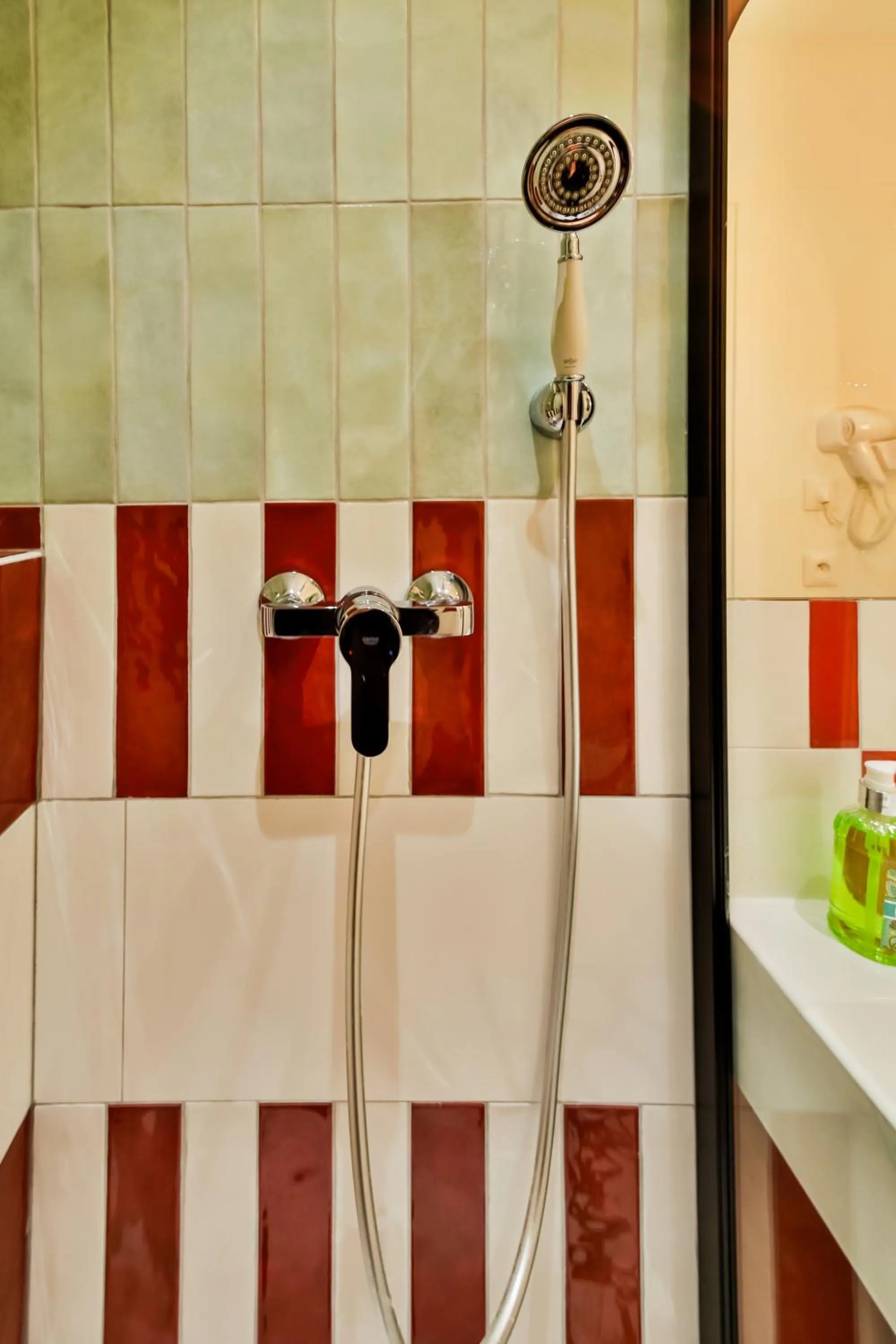 Shower in WS Louvre - Casanova