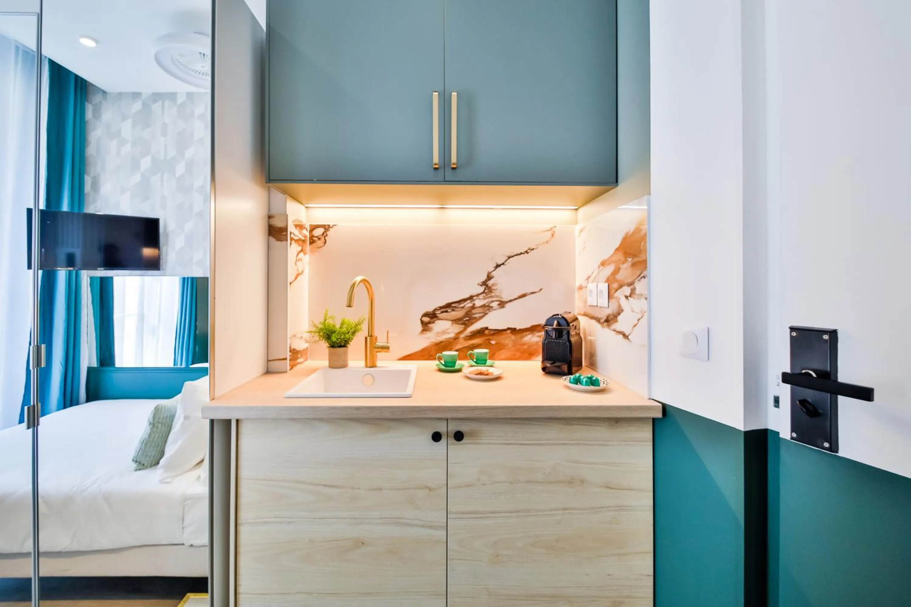 Kitchen or kitchenette, Bed in WS Louvre - Casanova