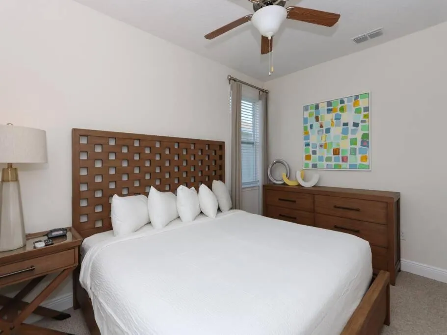 Bed in Luxurious Villa 9br Encore Resort near to Disney