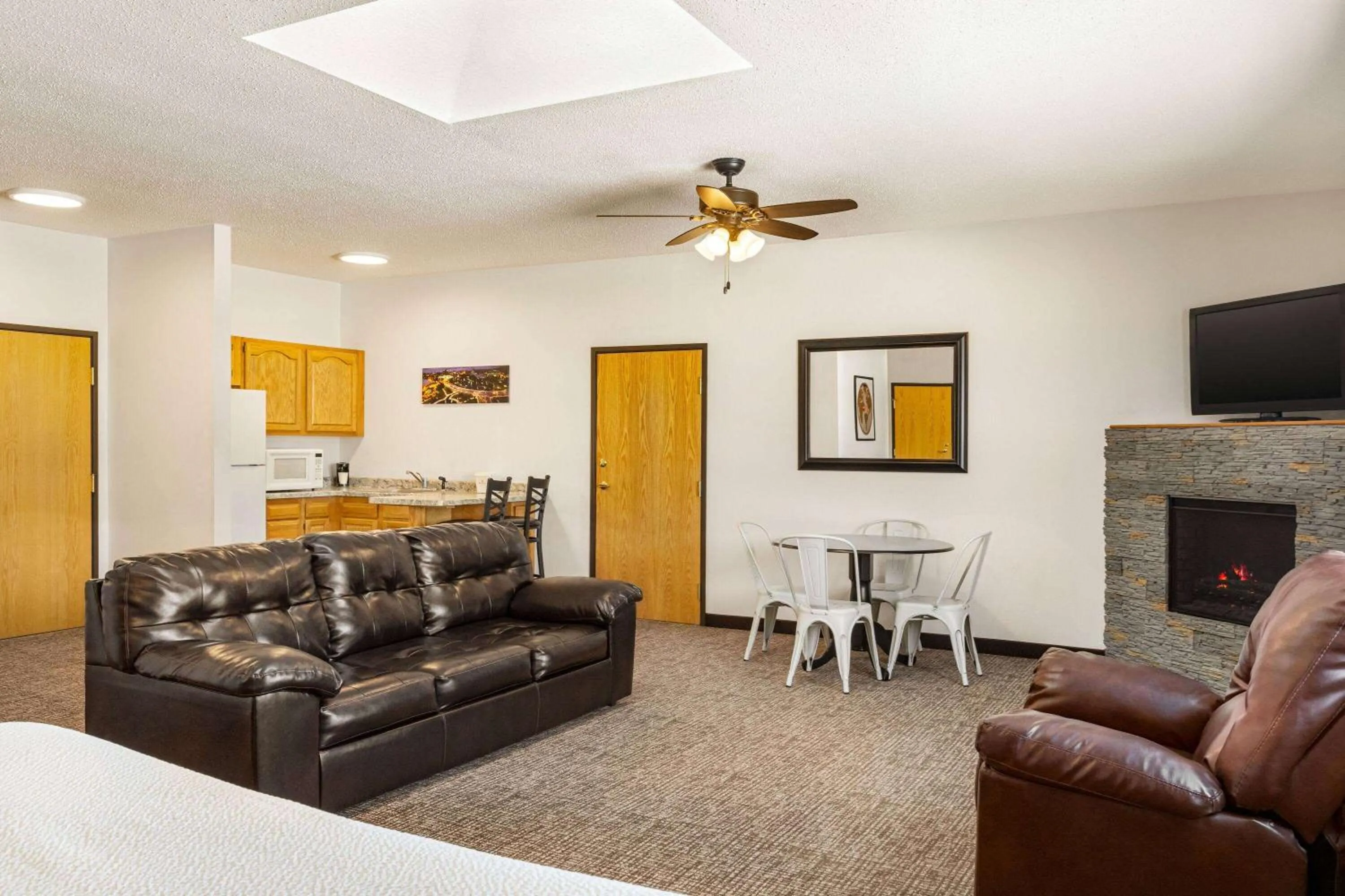 Photo of the whole room in Ramada by Wyndham Richland Center