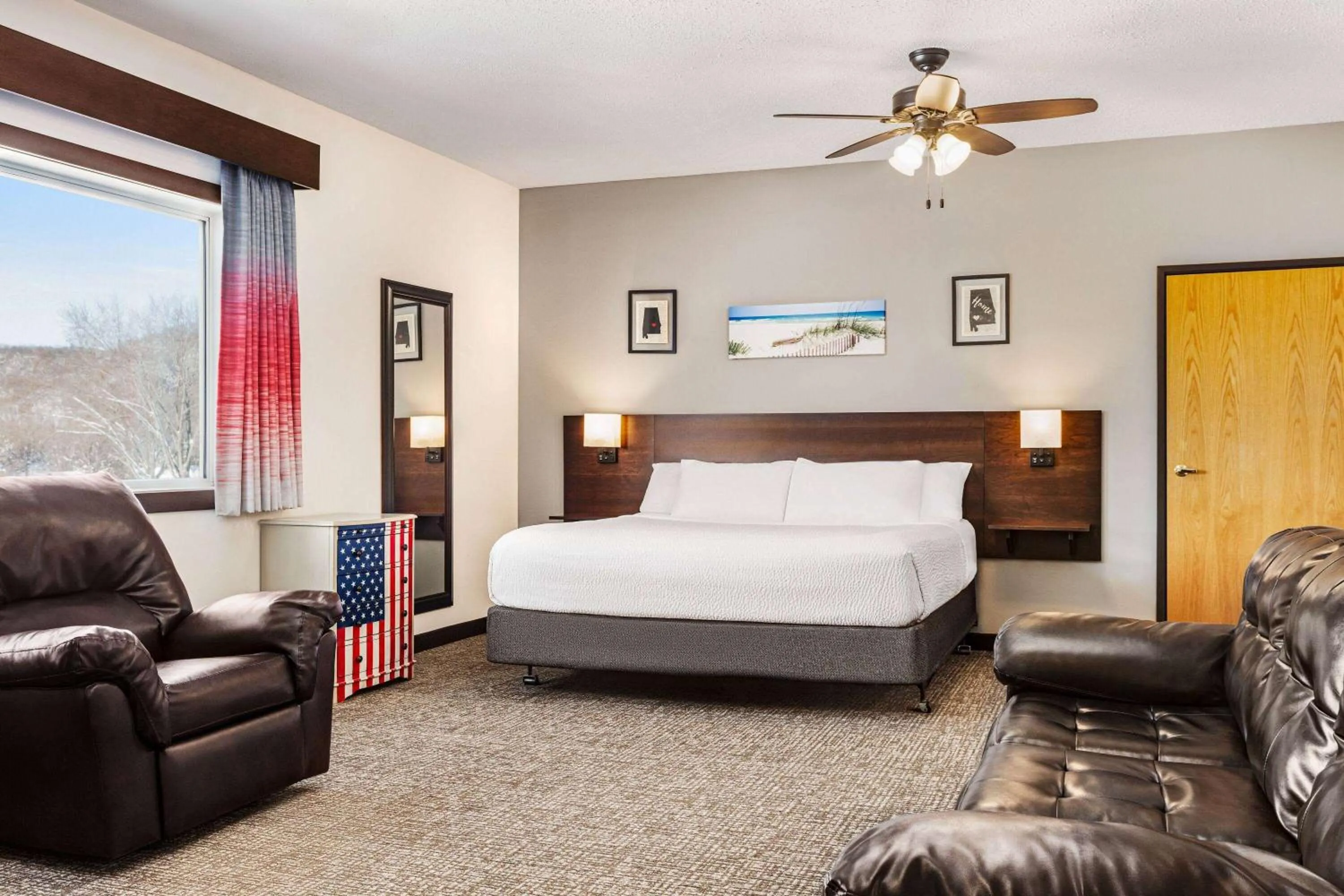 Photo of the whole room, Bed in Ramada by Wyndham Richland Center