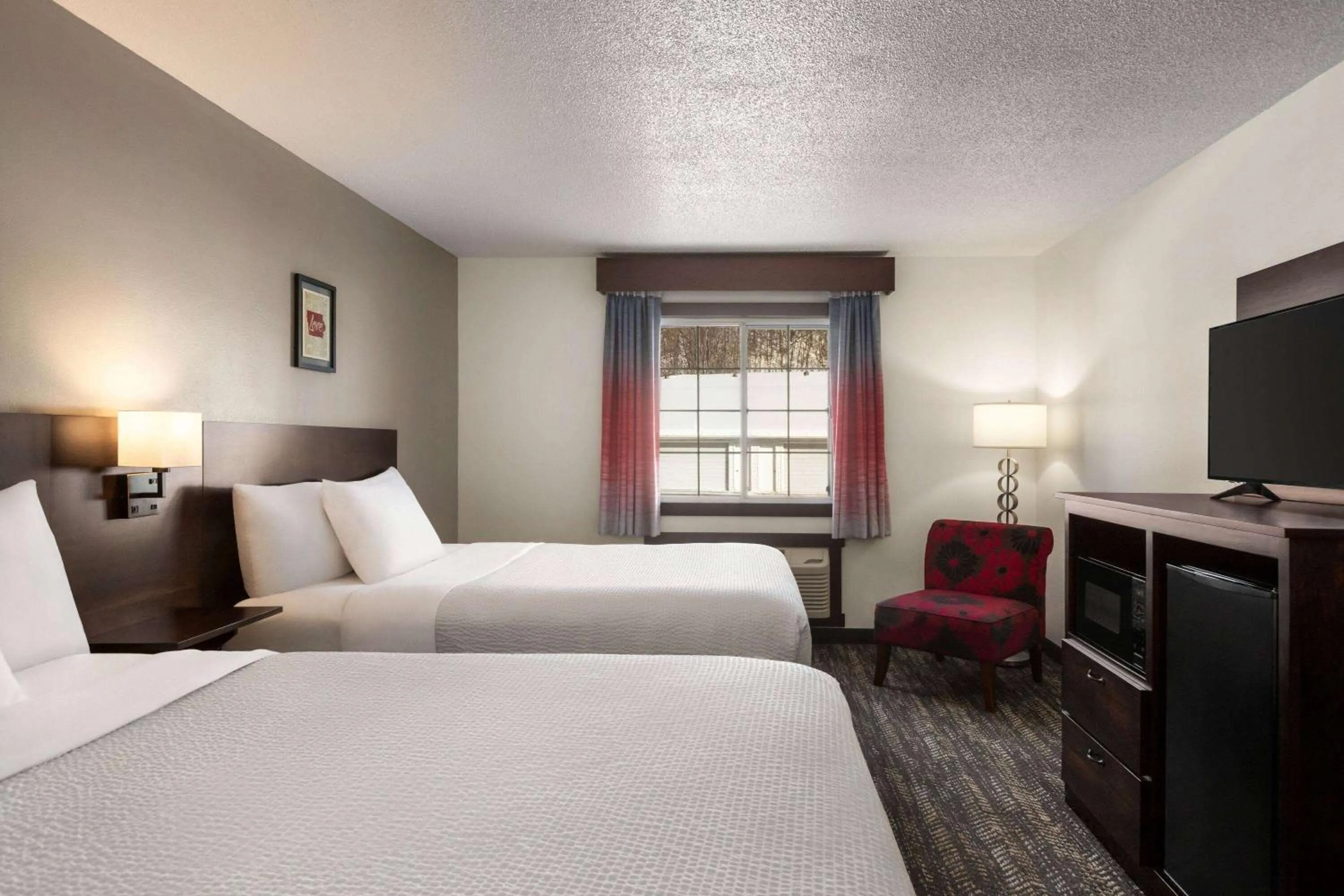 Photo of the whole room, Bed in Ramada by Wyndham Richland Center