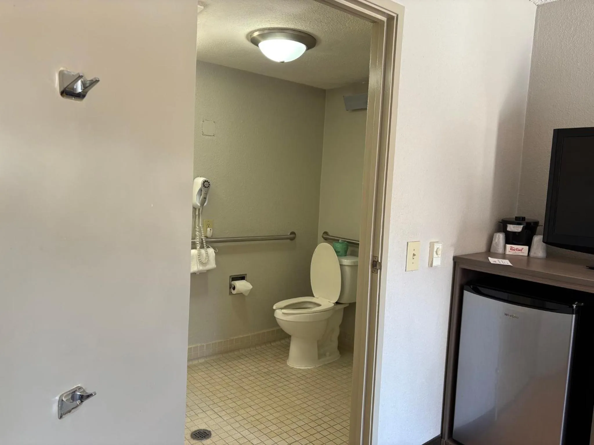 Bathroom in Red Roof Inn Greensboro Airport