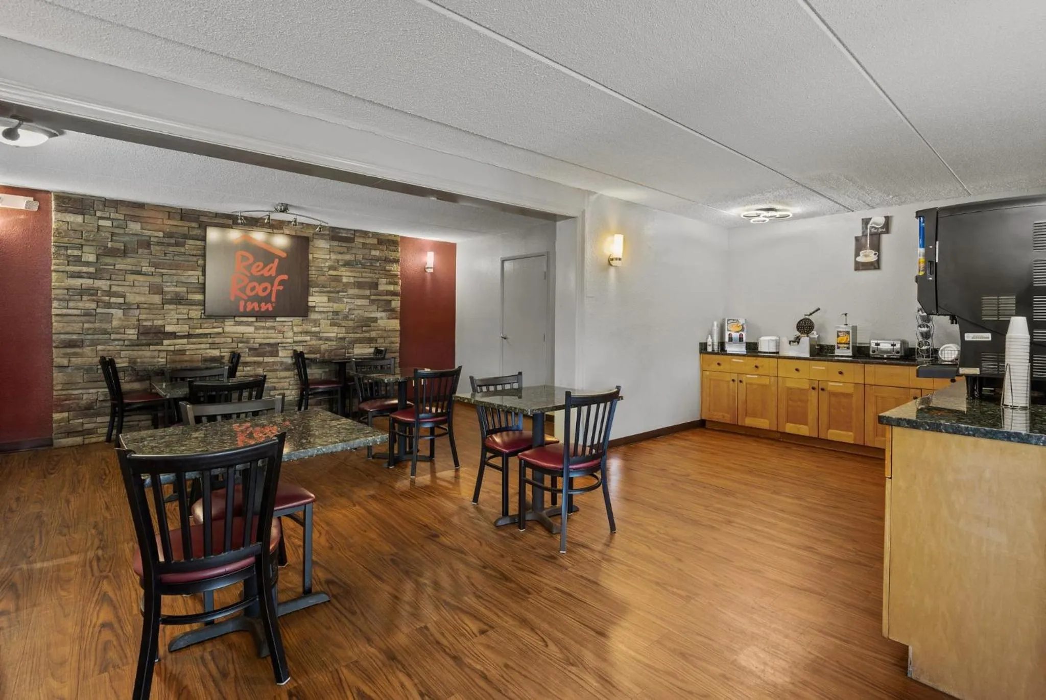 Breakfast in Red Roof Inn Greensboro Airport