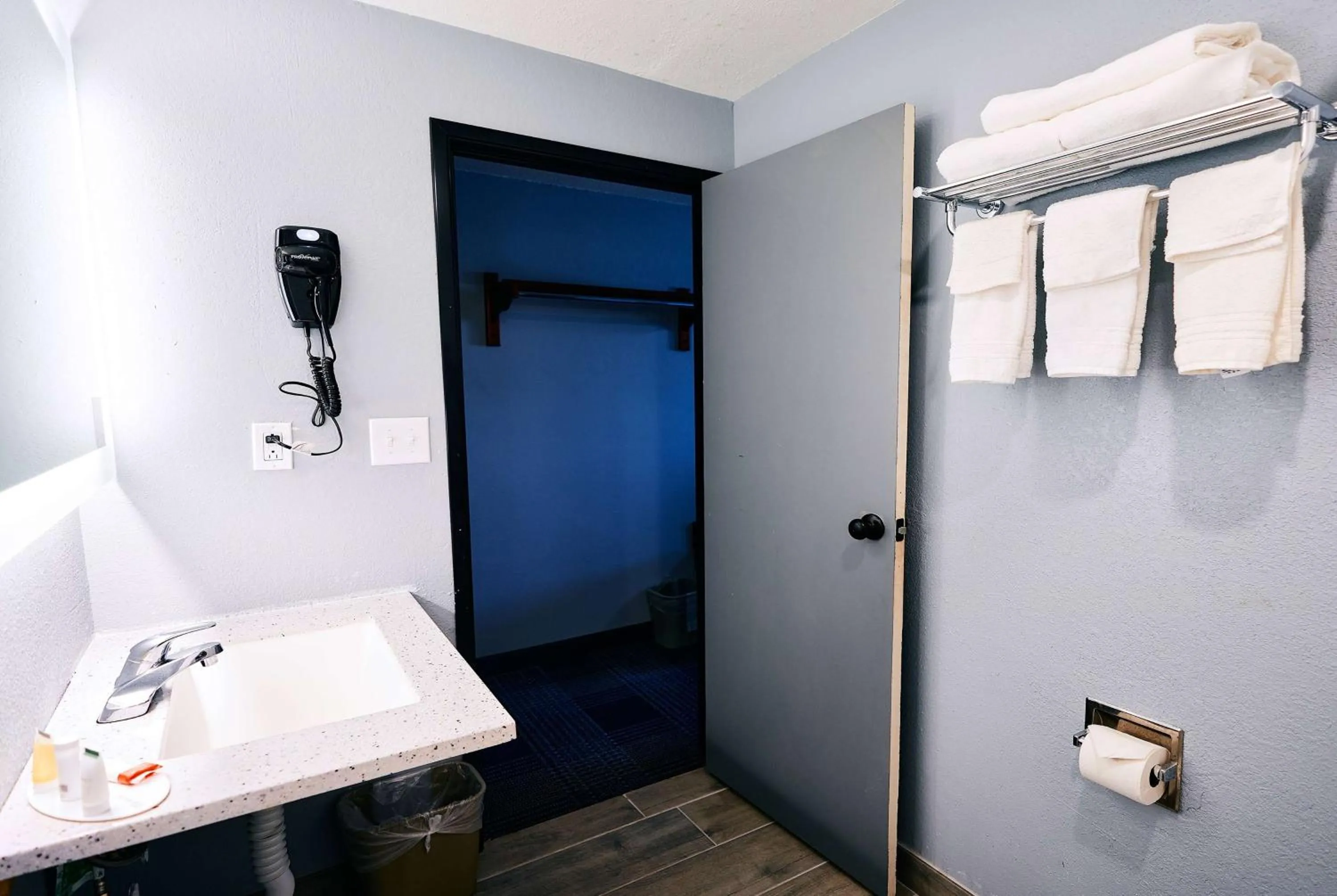 TV and multimedia in Super 8 by Wyndham Pueblo