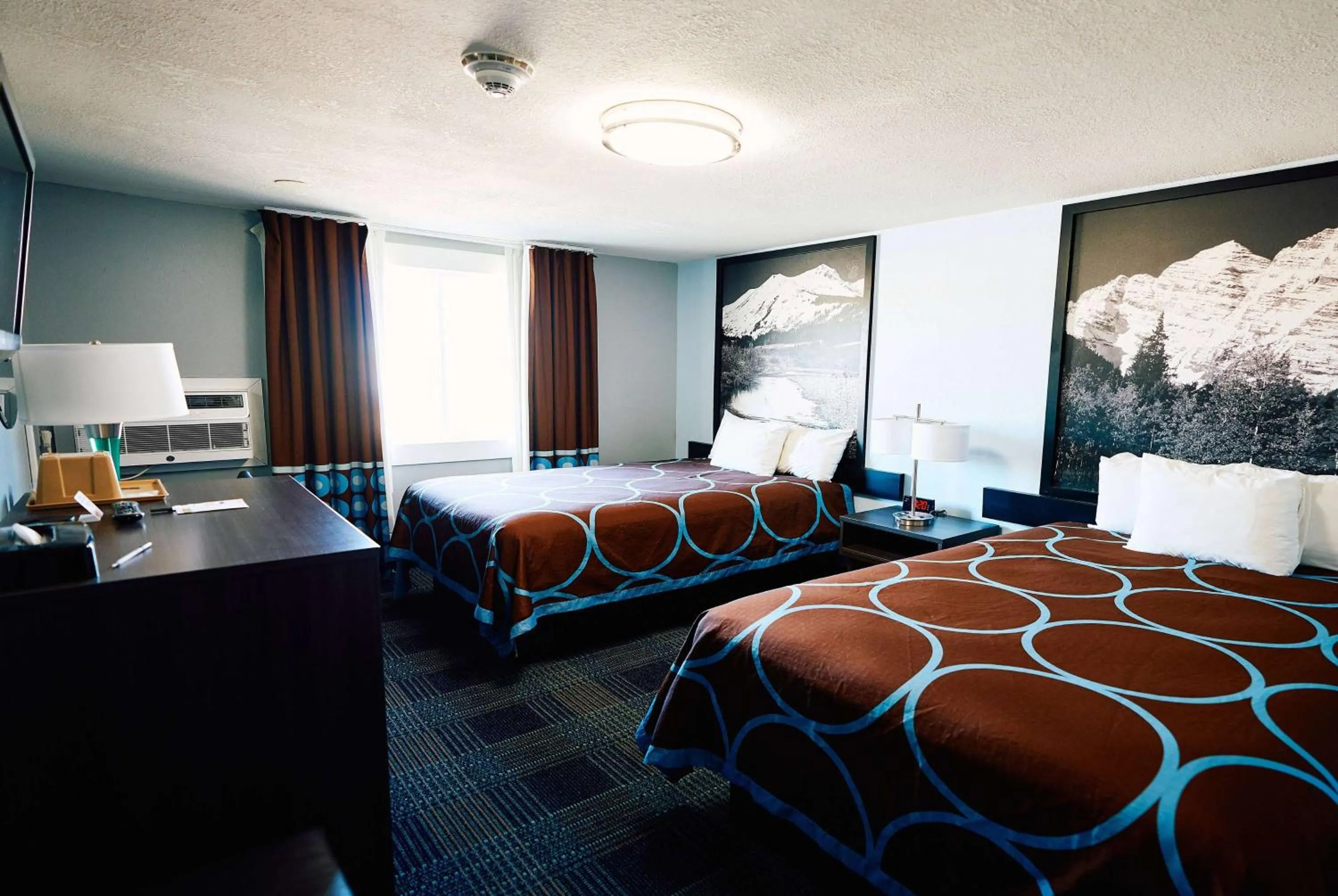 Photo of the whole room, Bed in Super 8 by Wyndham Pueblo