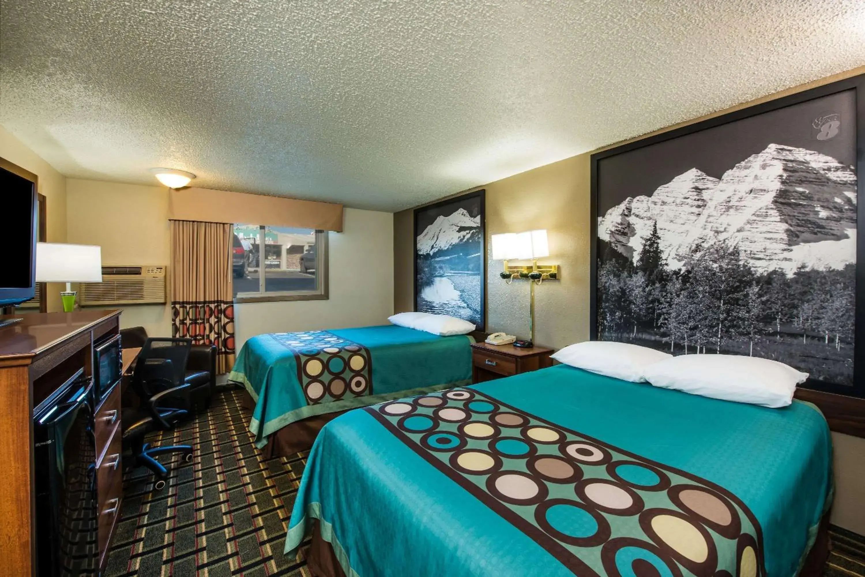 Photo of the whole room, Bed in Super 8 by Wyndham Pueblo