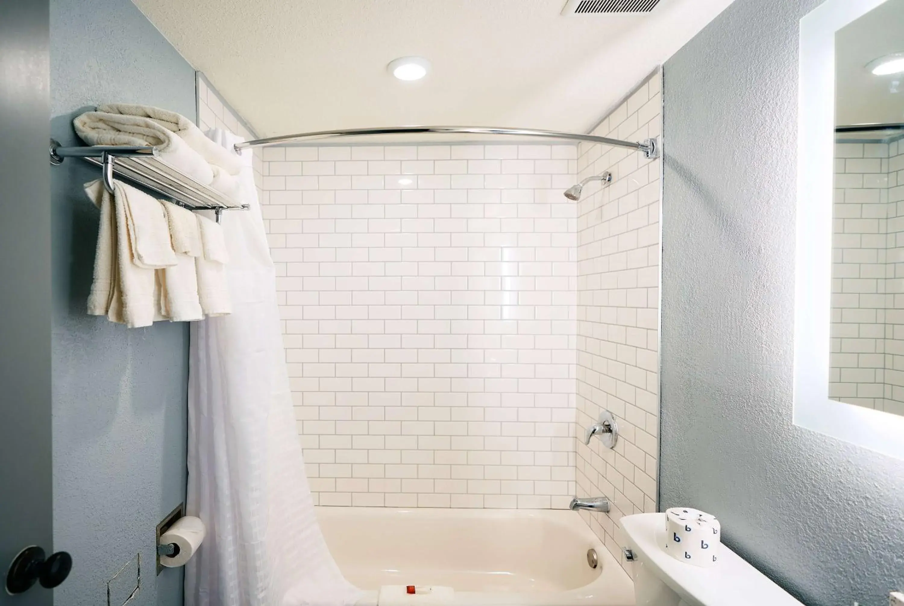 TV and multimedia, Bathroom in Super 8 by Wyndham Pueblo