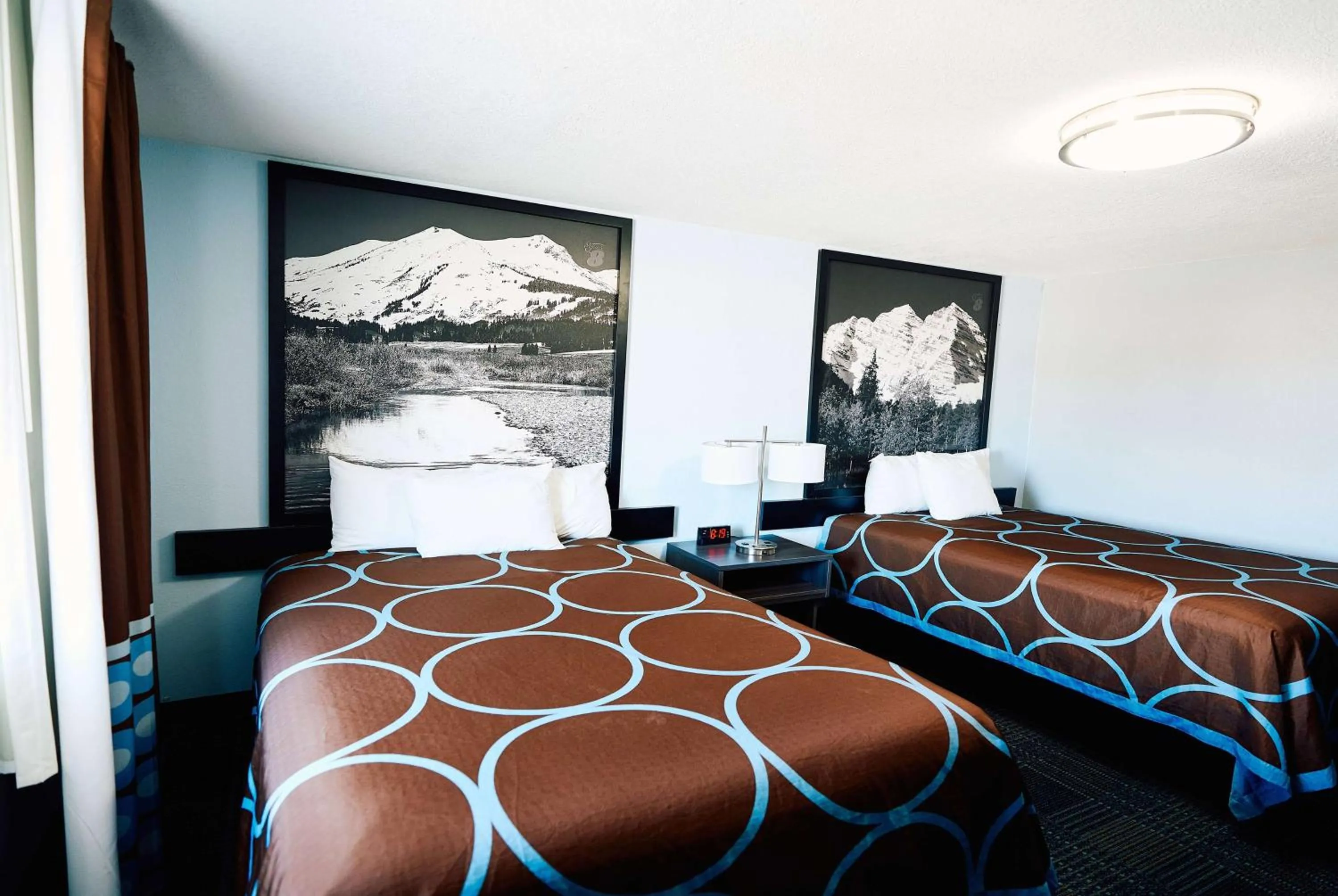 Photo of the whole room, Bed in Super 8 by Wyndham Pueblo