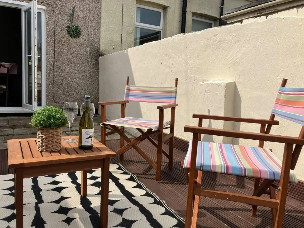 Rose Cottage - 5 Person city centre with parking