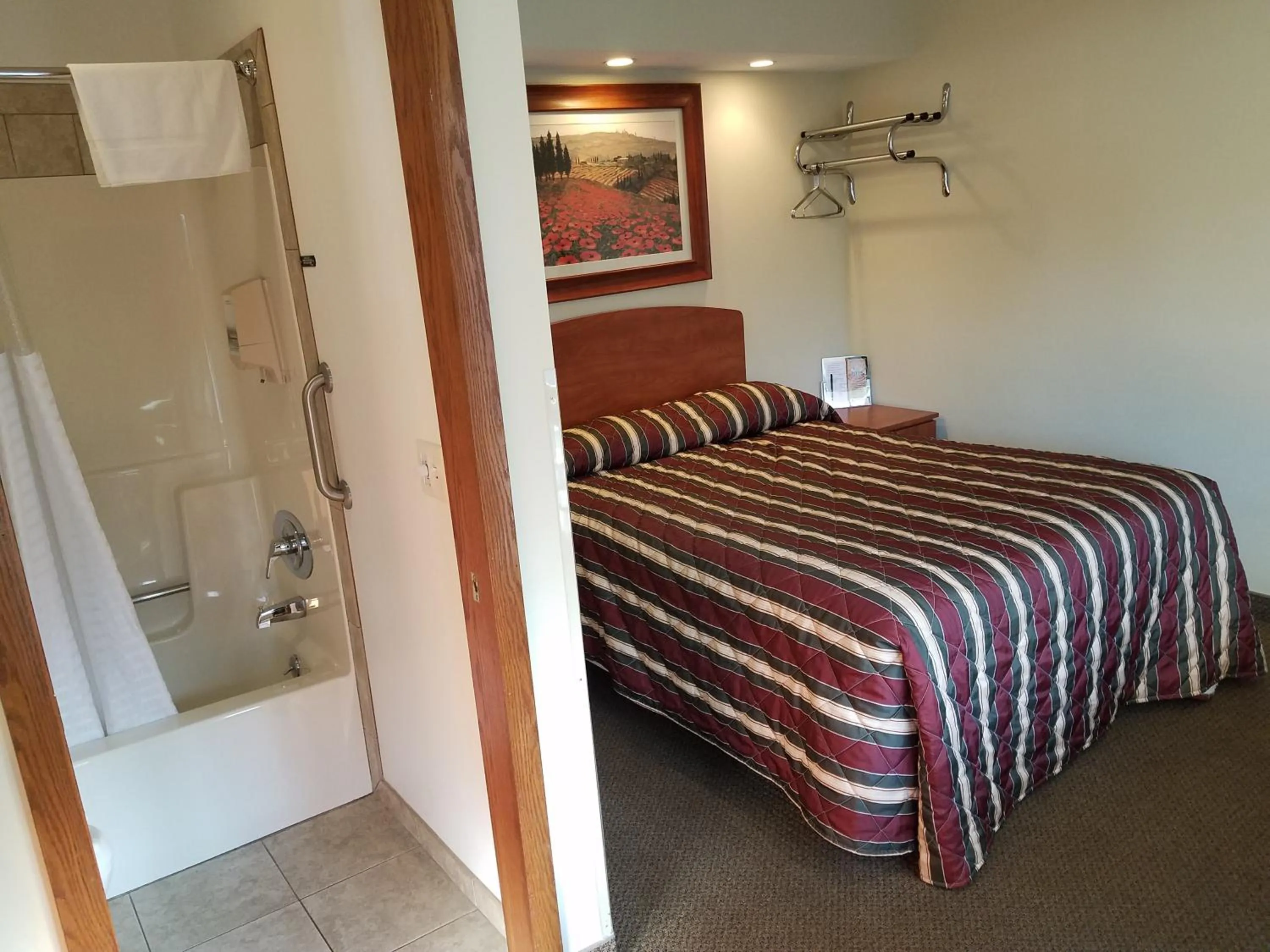 Bed in Black Hawk Motel & Suites