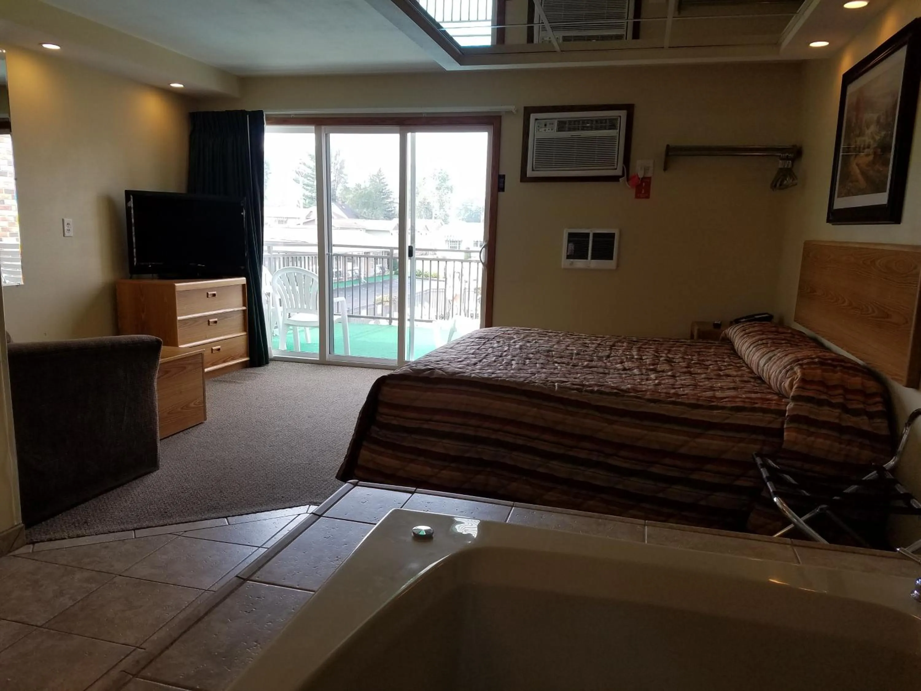 Bed in Black Hawk Motel & Suites