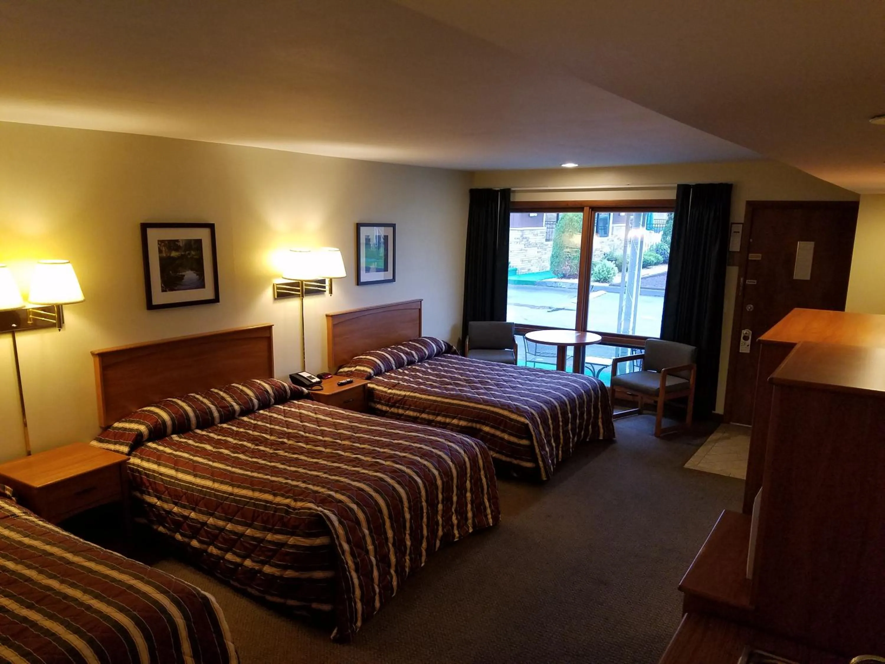 Bed in Black Hawk Motel & Suites
