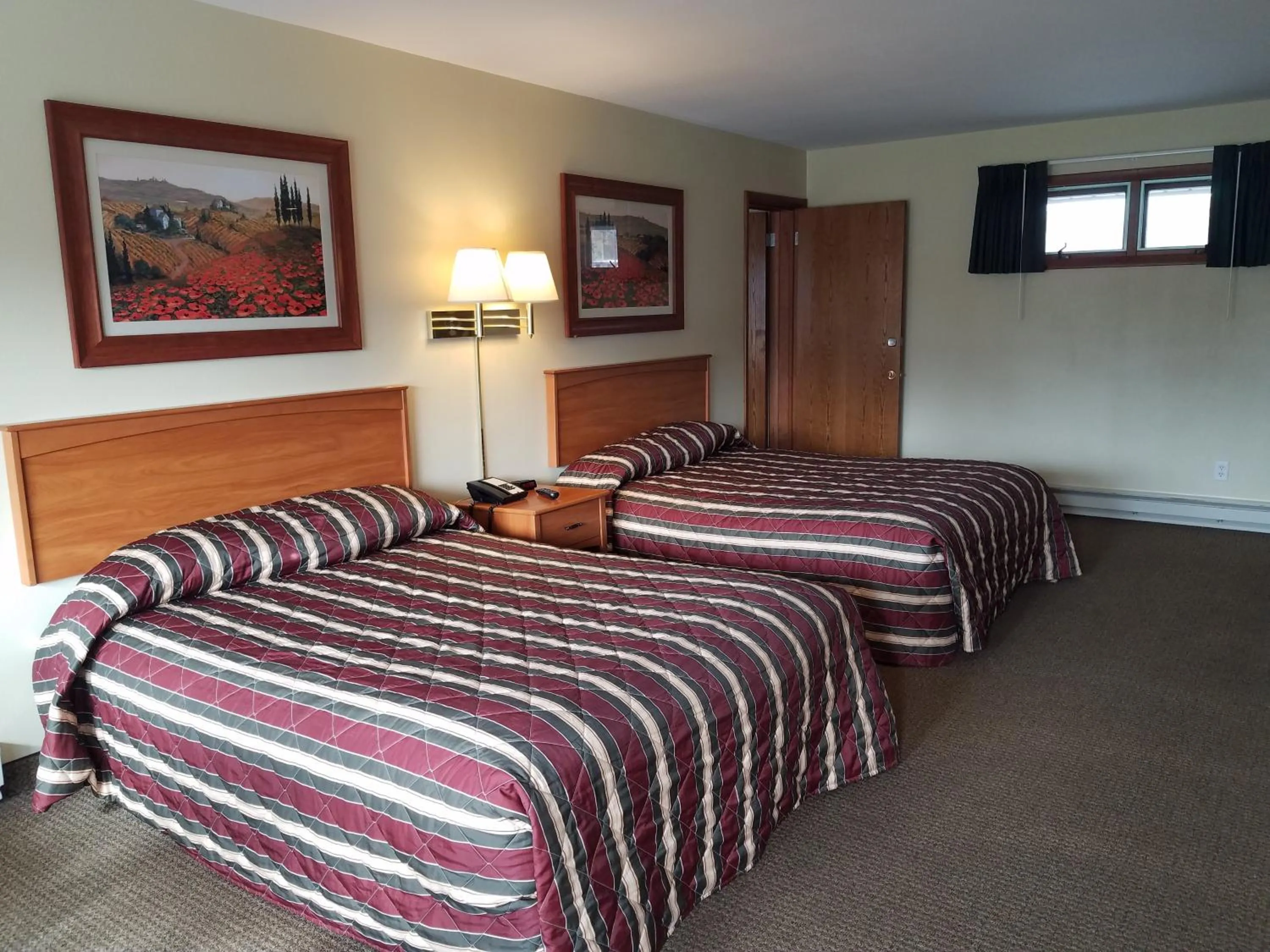Bed in Black Hawk Motel & Suites