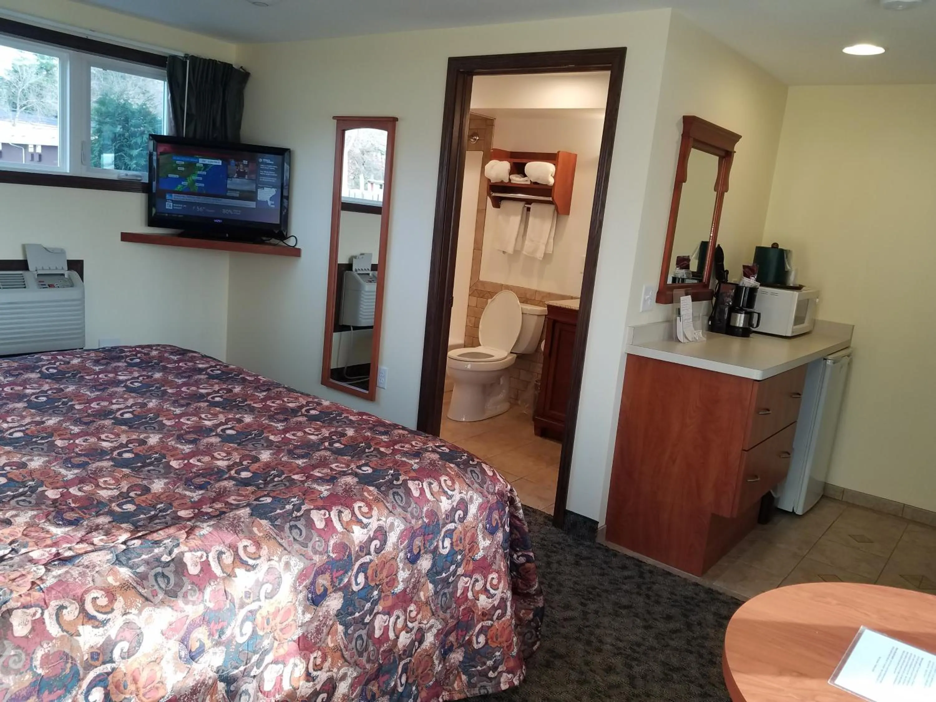 Bed in Black Hawk Motel & Suites