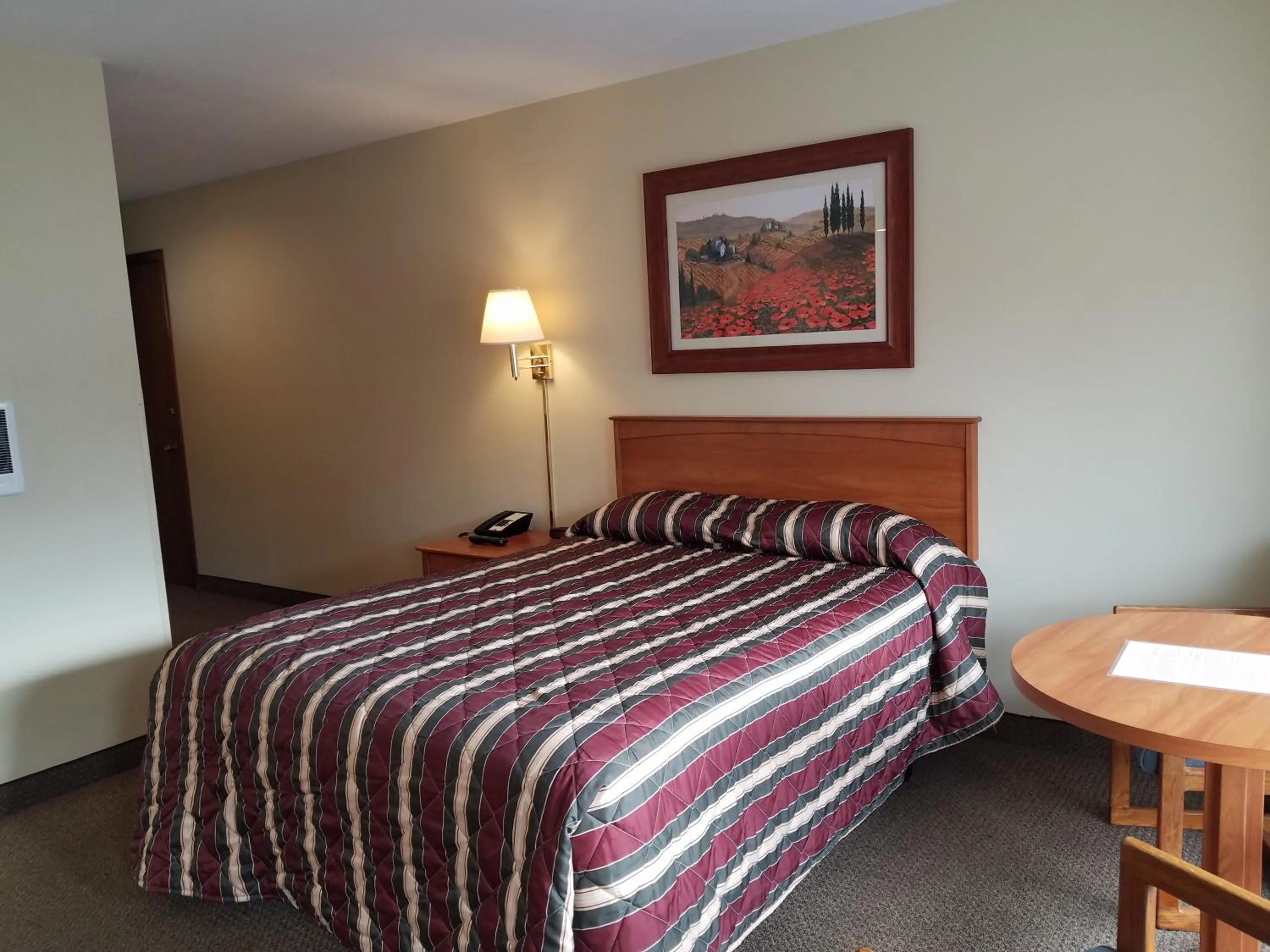 Bed in Black Hawk Motel & Suites