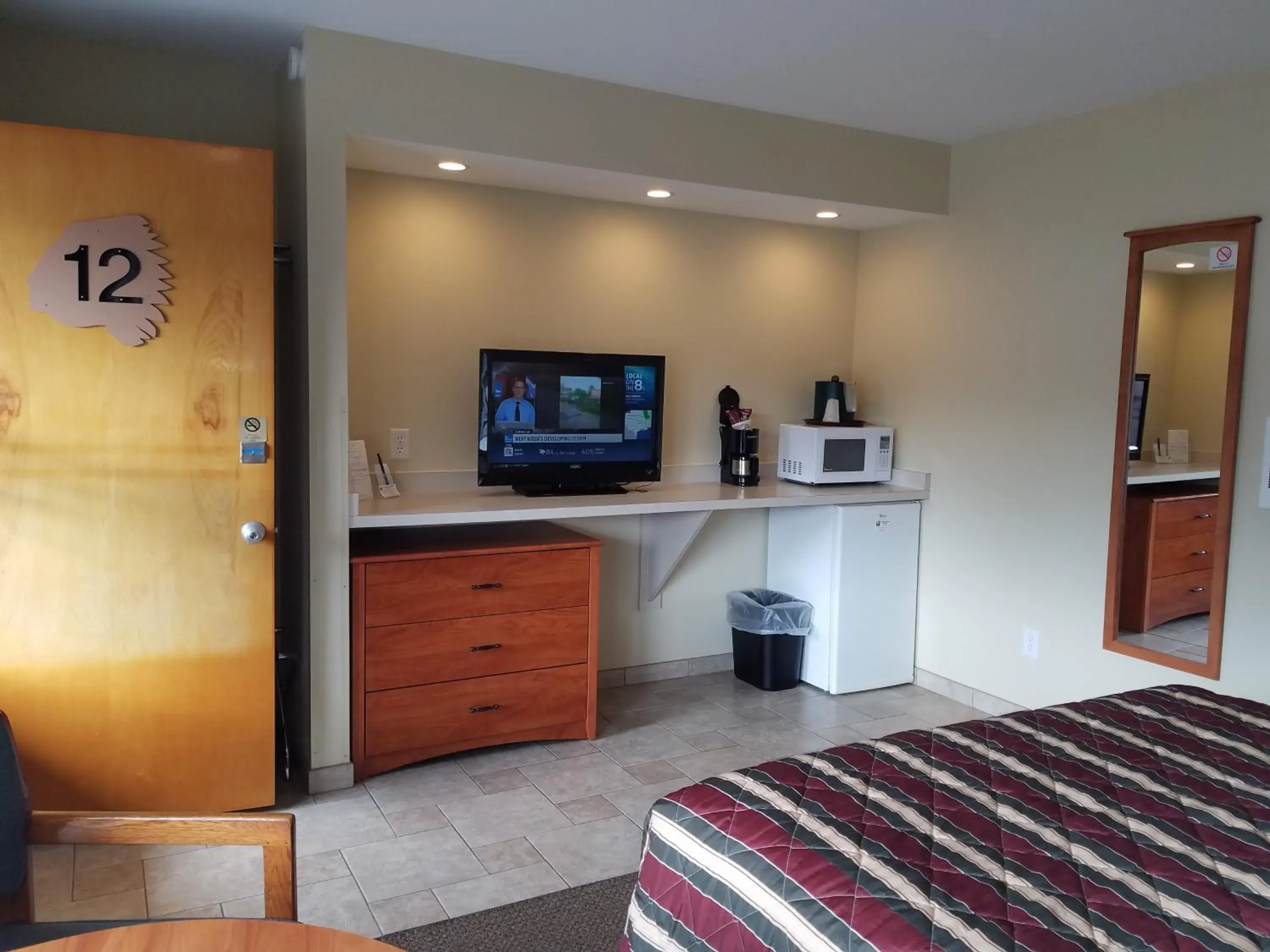 Queen Room in Black Hawk Motel & Suites Queen Room in Black Hawk Motel & Suites