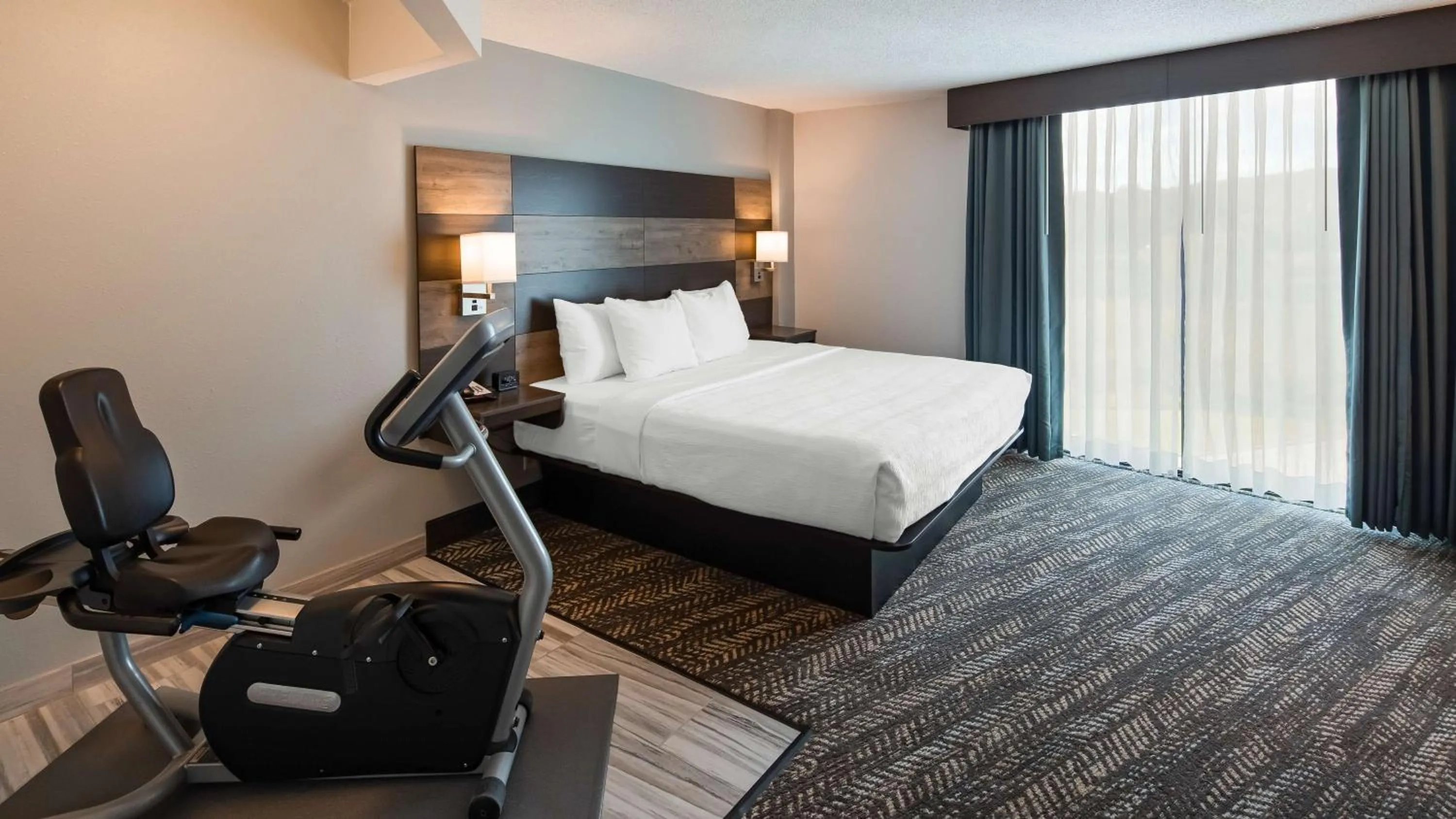 Bedroom, Bed in Best Western Plus Wausau Tower Inn