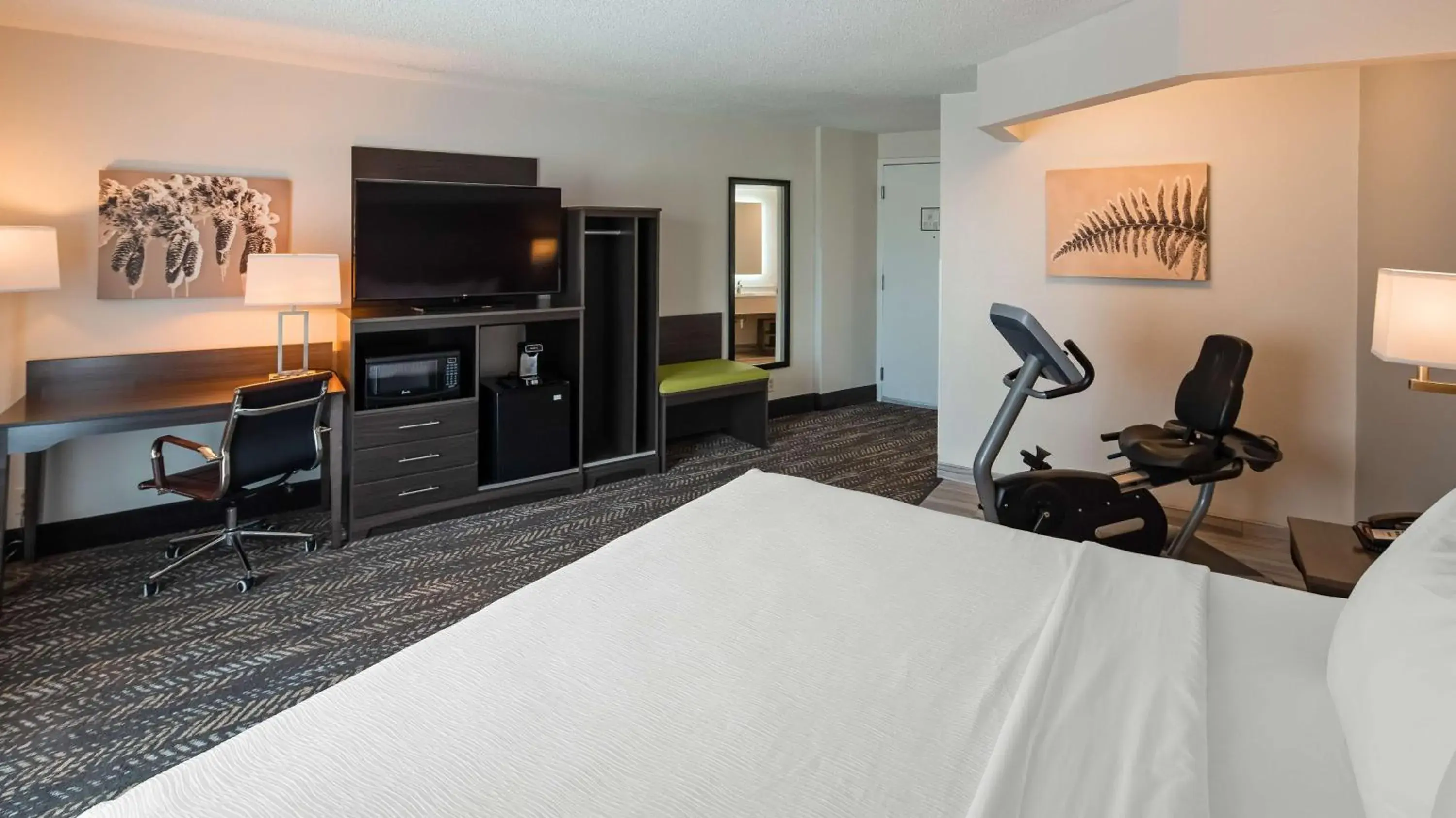 Bedroom, Bed in Best Western Plus Wausau Tower Inn Bedroom, Bed in Best Western Plus Wausau Tower Inn