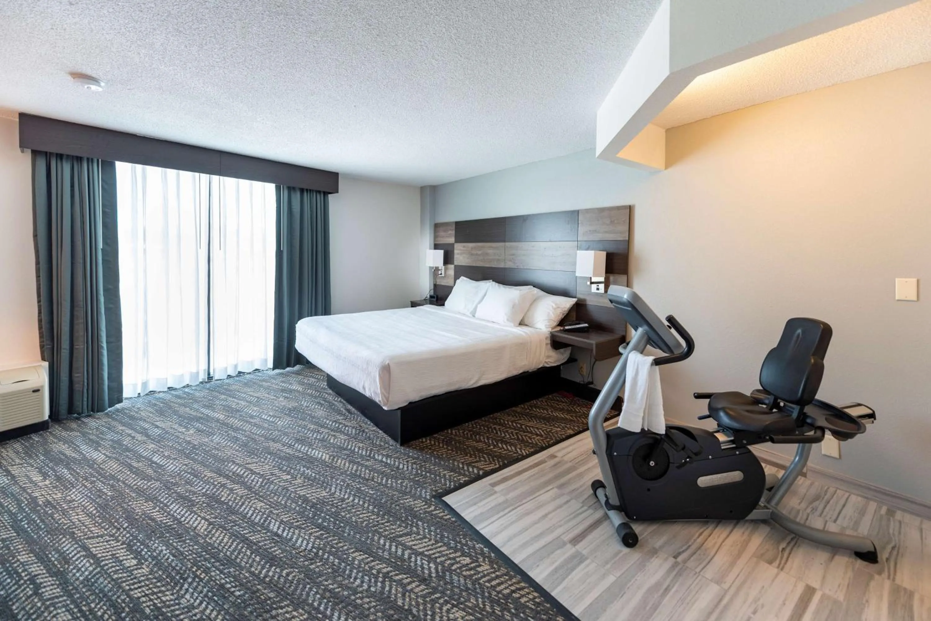 Bedroom, Bed in Best Western Plus Wausau Tower Inn