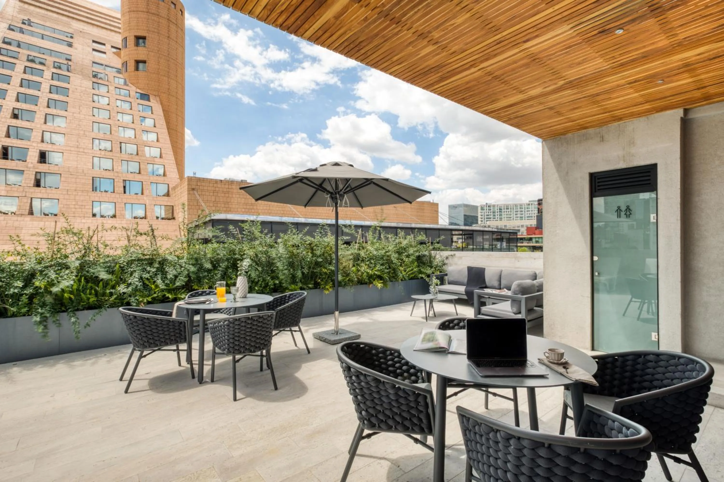 Balcony/Terrace in UTOPIC Palacio Polanco by ULIV