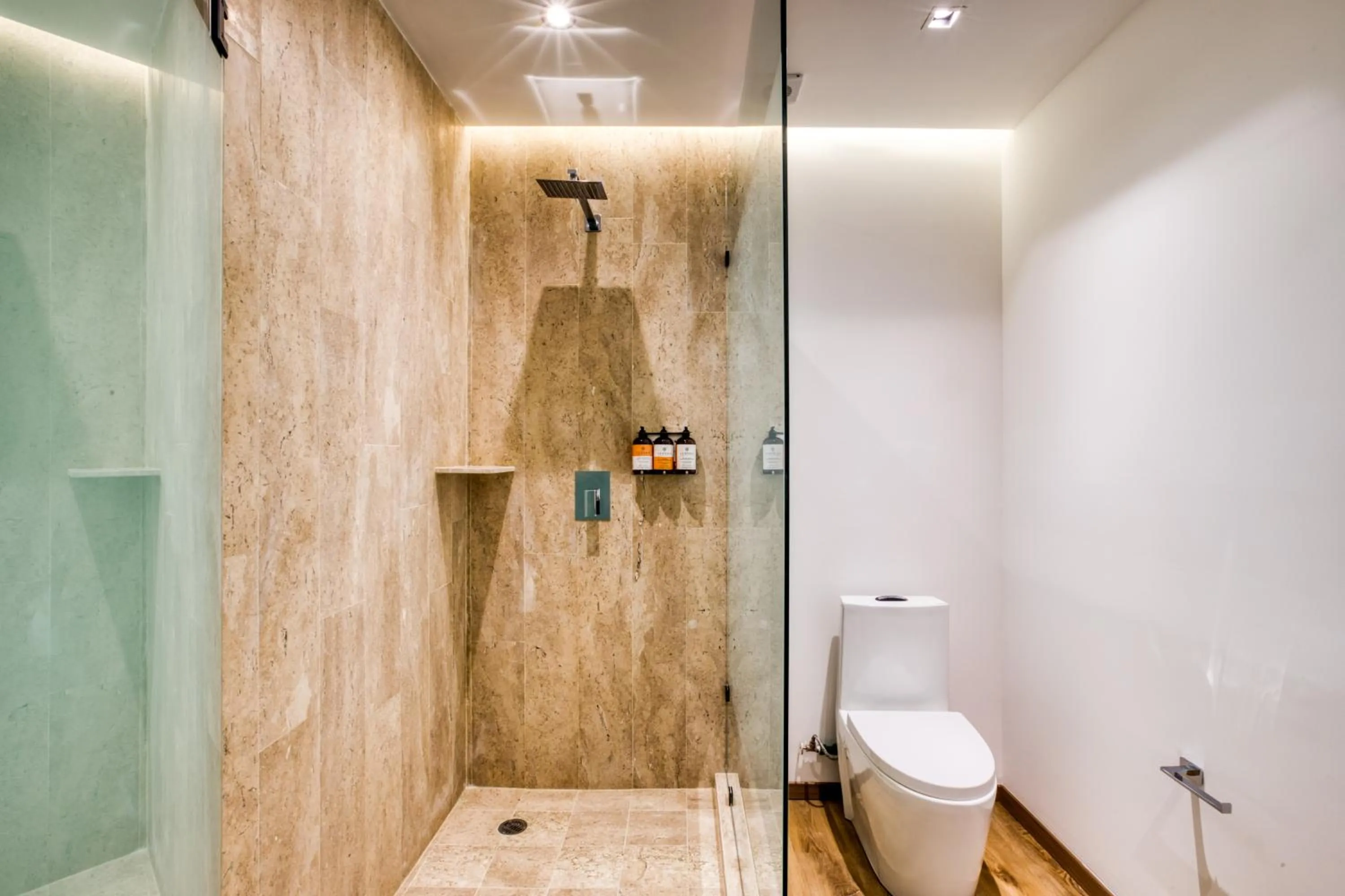 Shower in UTOPIC Palacio Polanco by ULIV