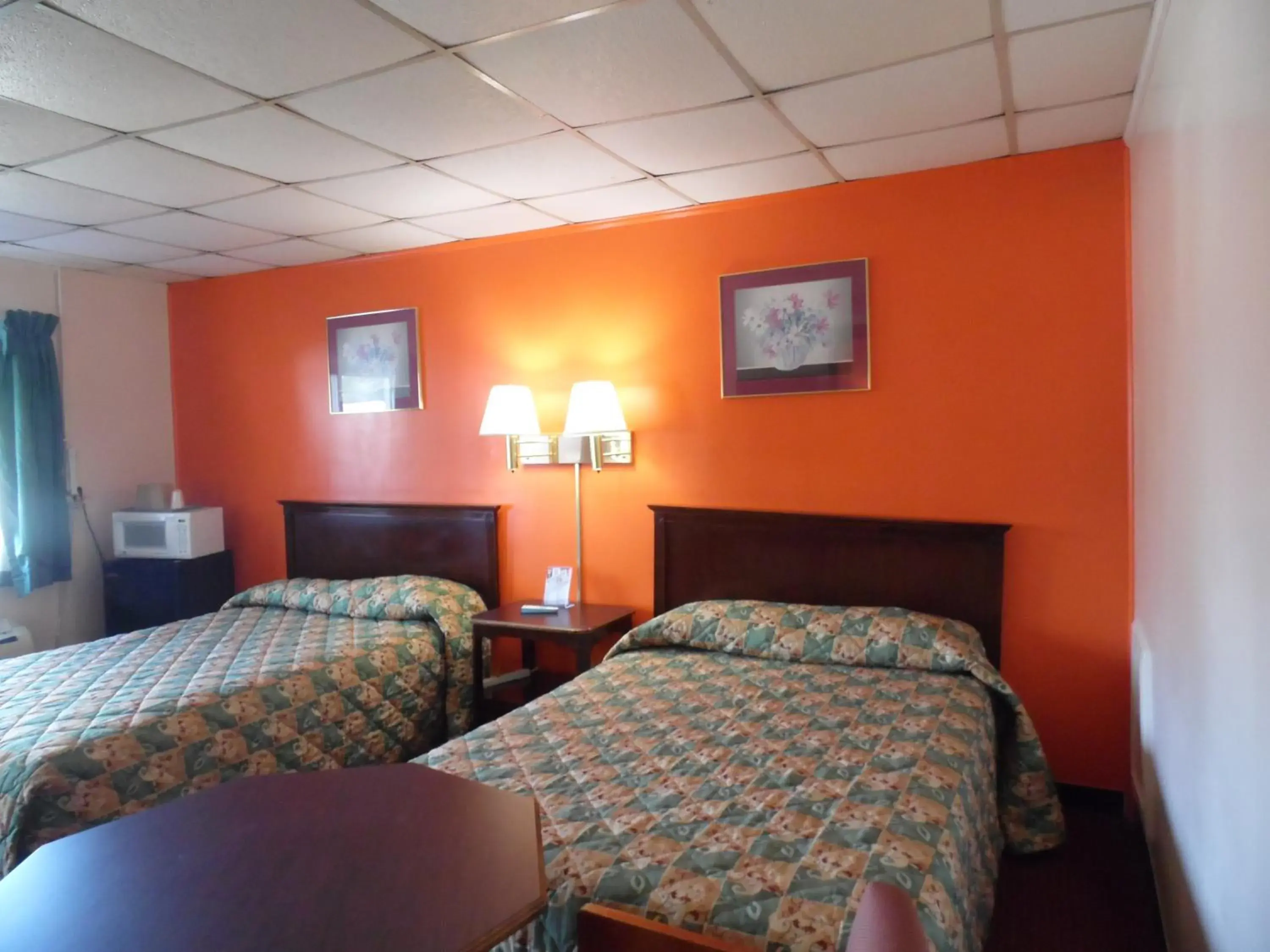 Double Room with Two Double Beds - Non-Smoking in Tazewell Motel Double Room with Two Double Beds - Non-Smoking in Tazewell Motel