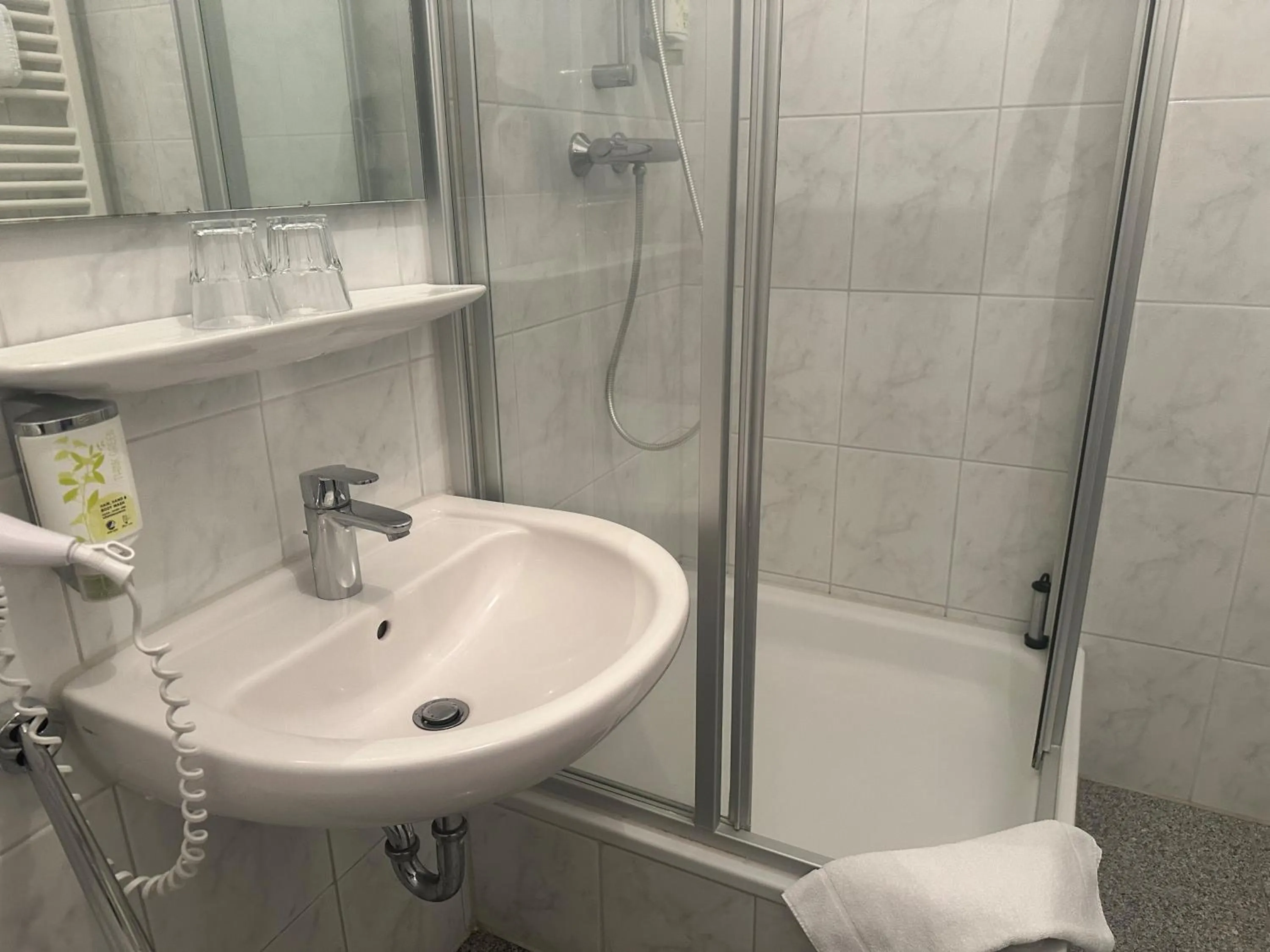 Shower in Hotel Schuetzenhaus Vorsfelde