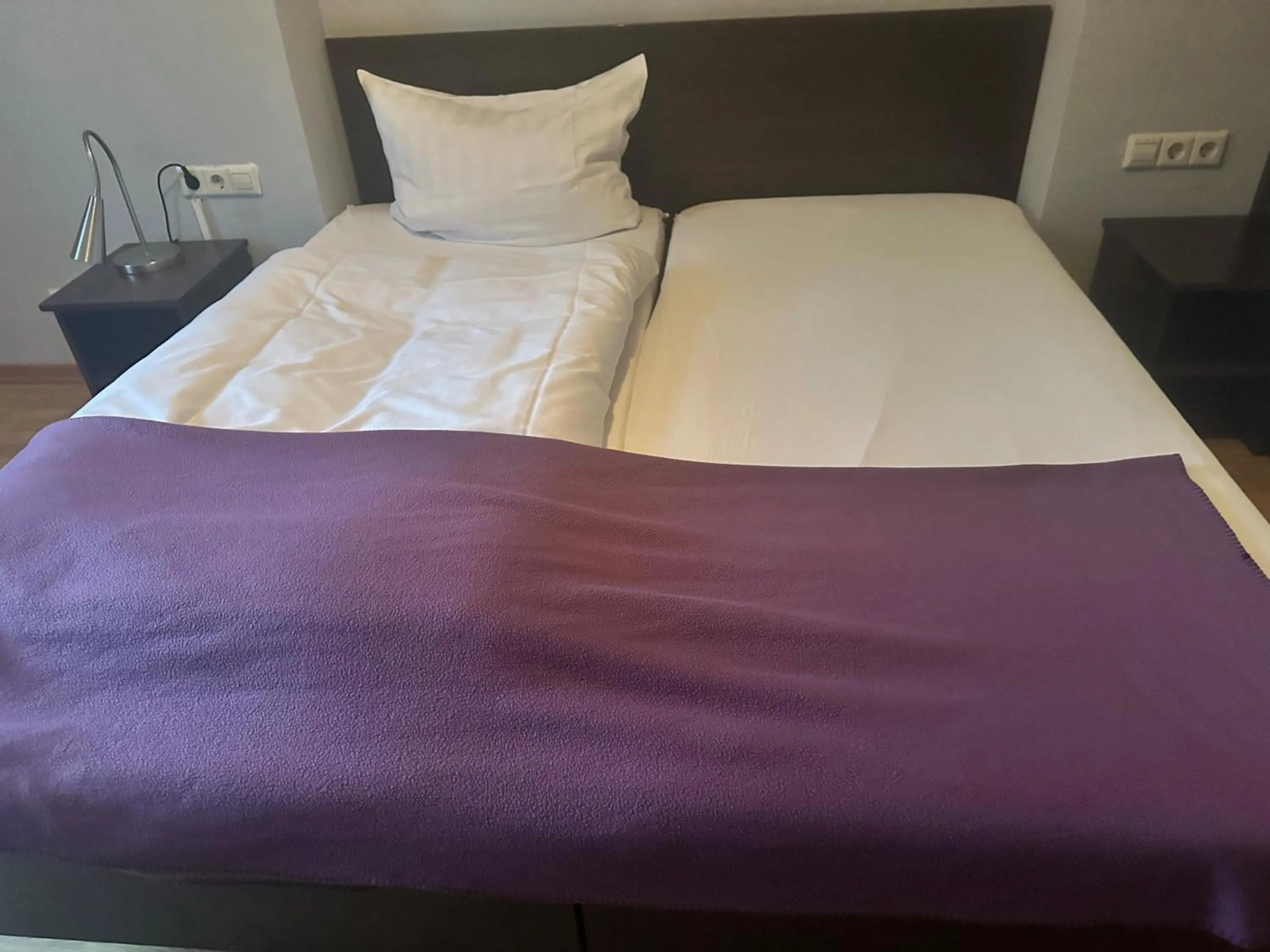 Bedroom, Bed in Hotel Schuetzenhaus Vorsfelde