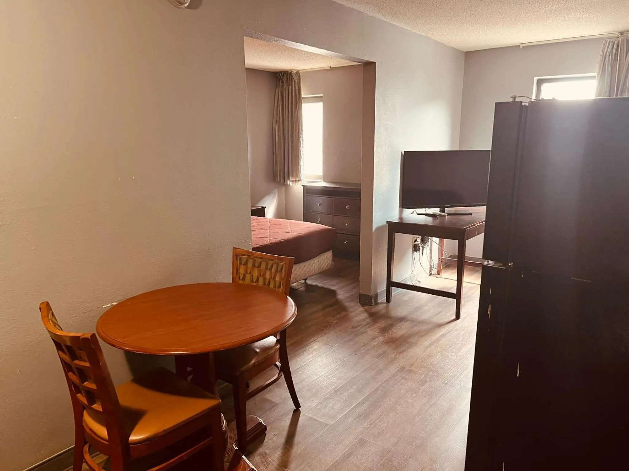 TV and multimedia in Palace Inn & Suites - Newport News/Jefferson Ave