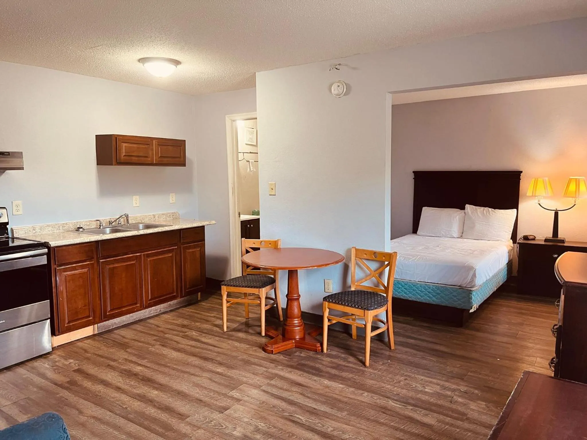 Bed in Palace Inn & Suites - Newport News/Jefferson Ave