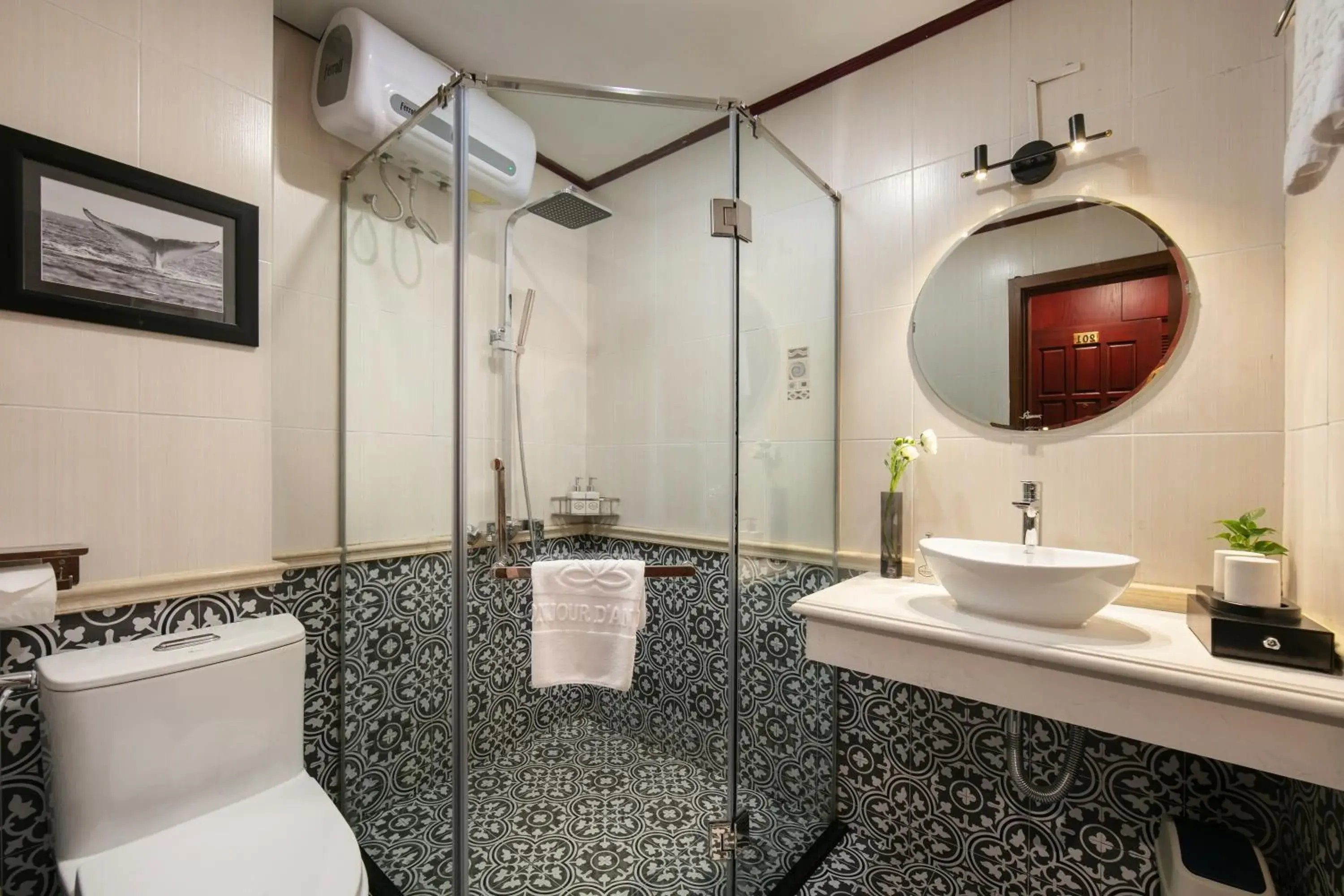 Shower in Bonjour D' An Nam Home Shower in Bonjour D' An Nam Home