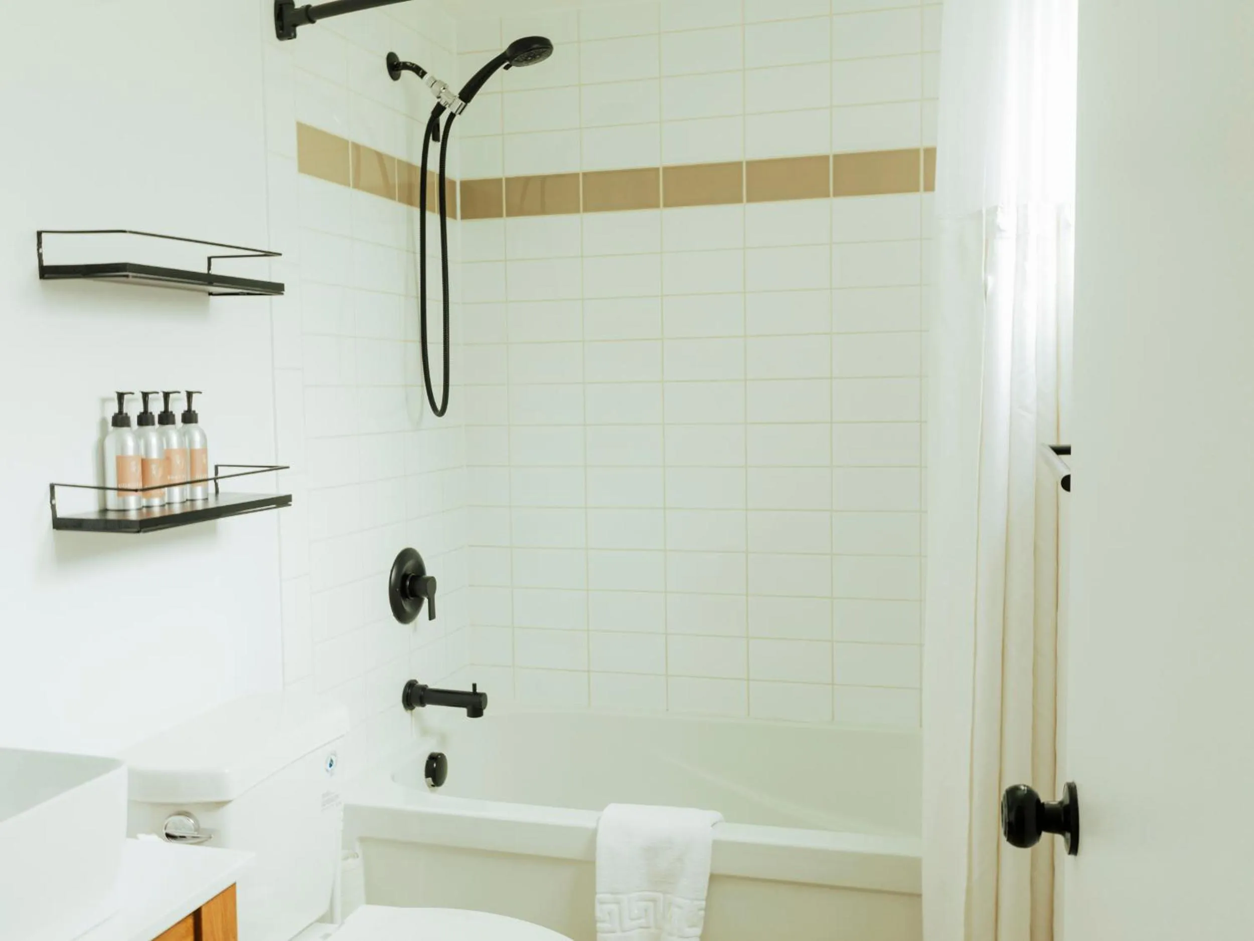 Bath in Ucluelet Wildwood Inn