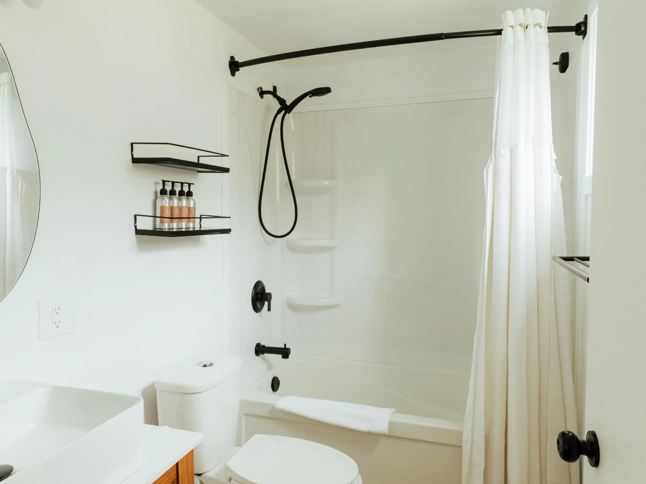 Bathroom in Ucluelet Wildwood Inn