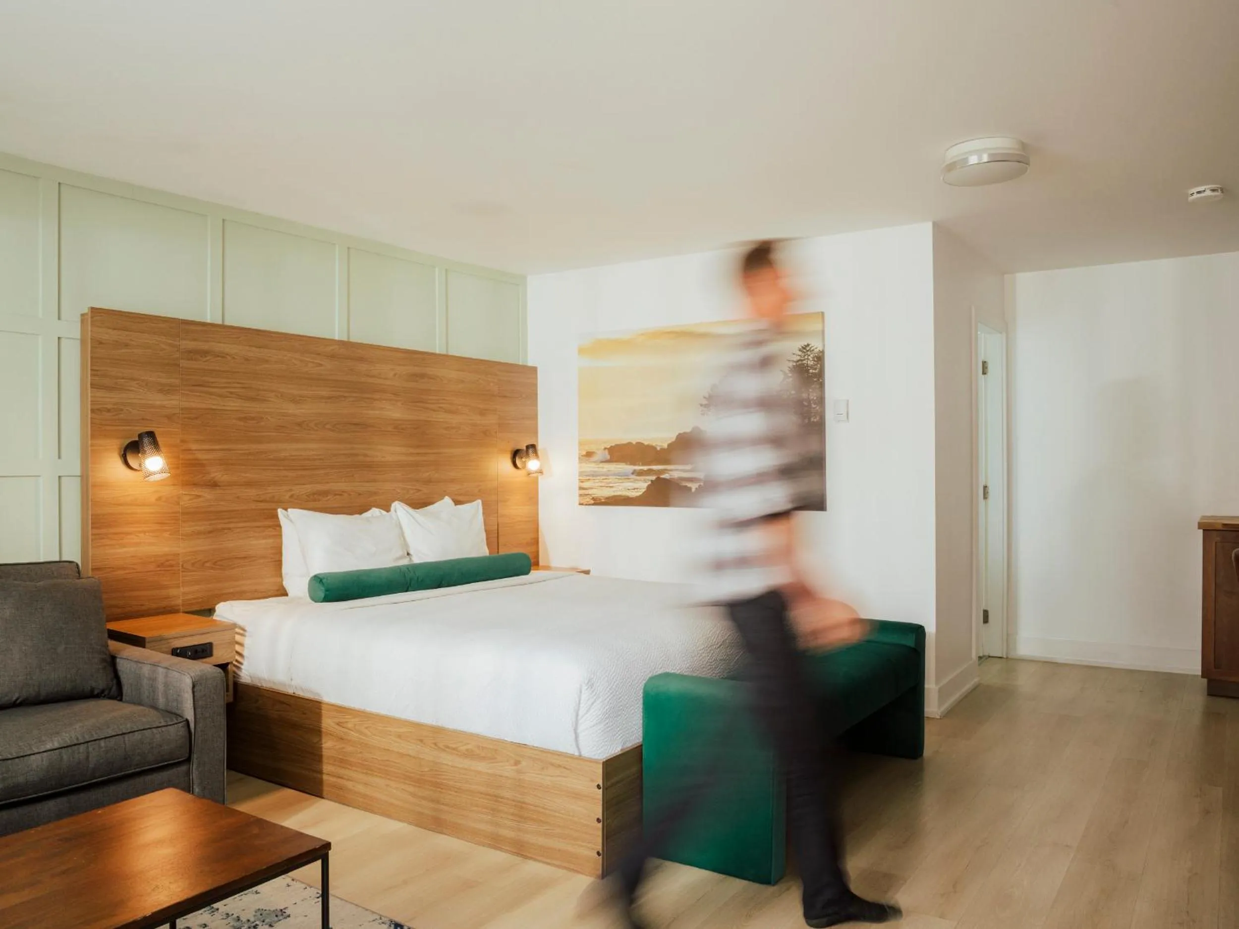 People, Bed in Ucluelet Wildwood Inn